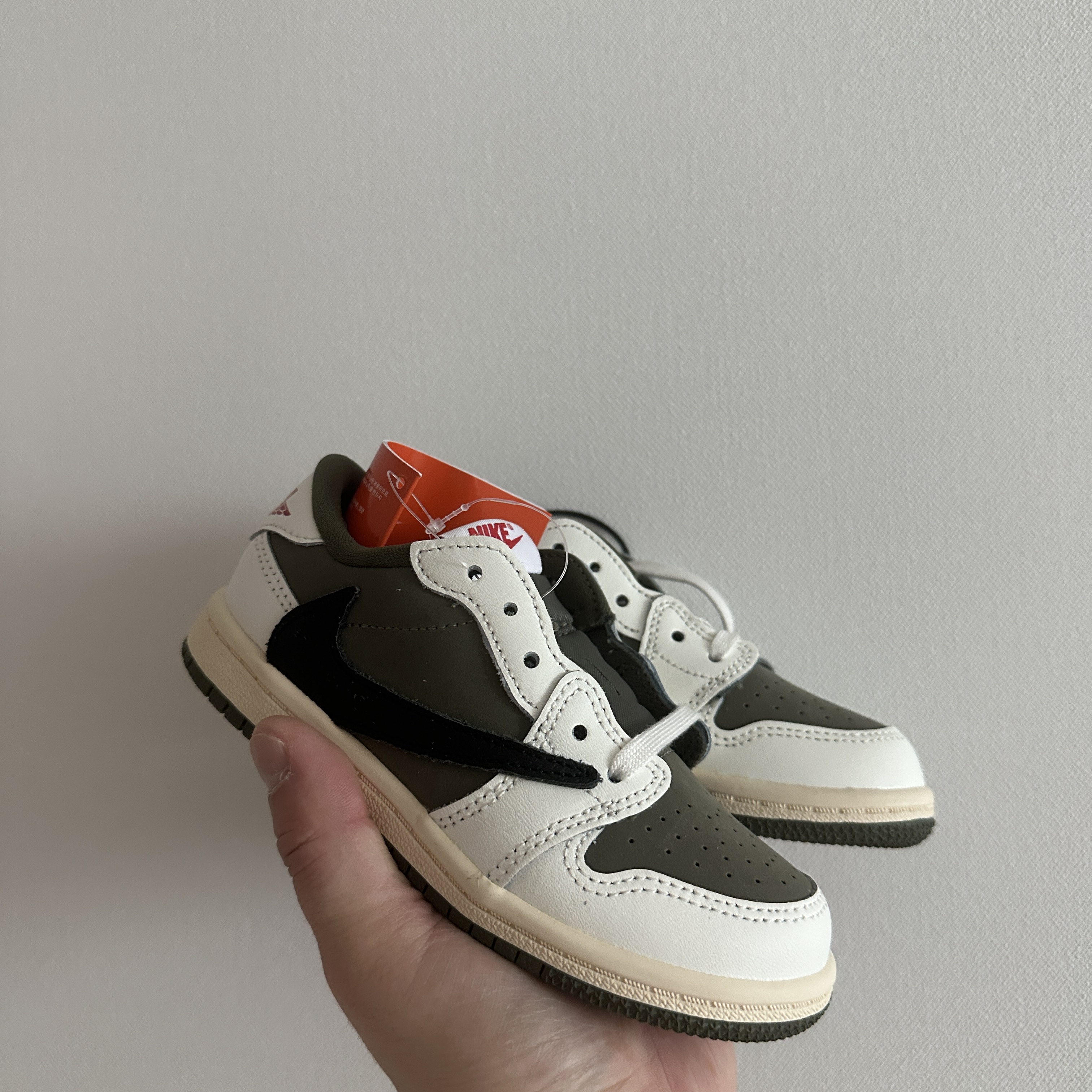 (TD) Jordan 1 x Travis Scott Retro Low OG SP Reverse Olive 착용 스타일
