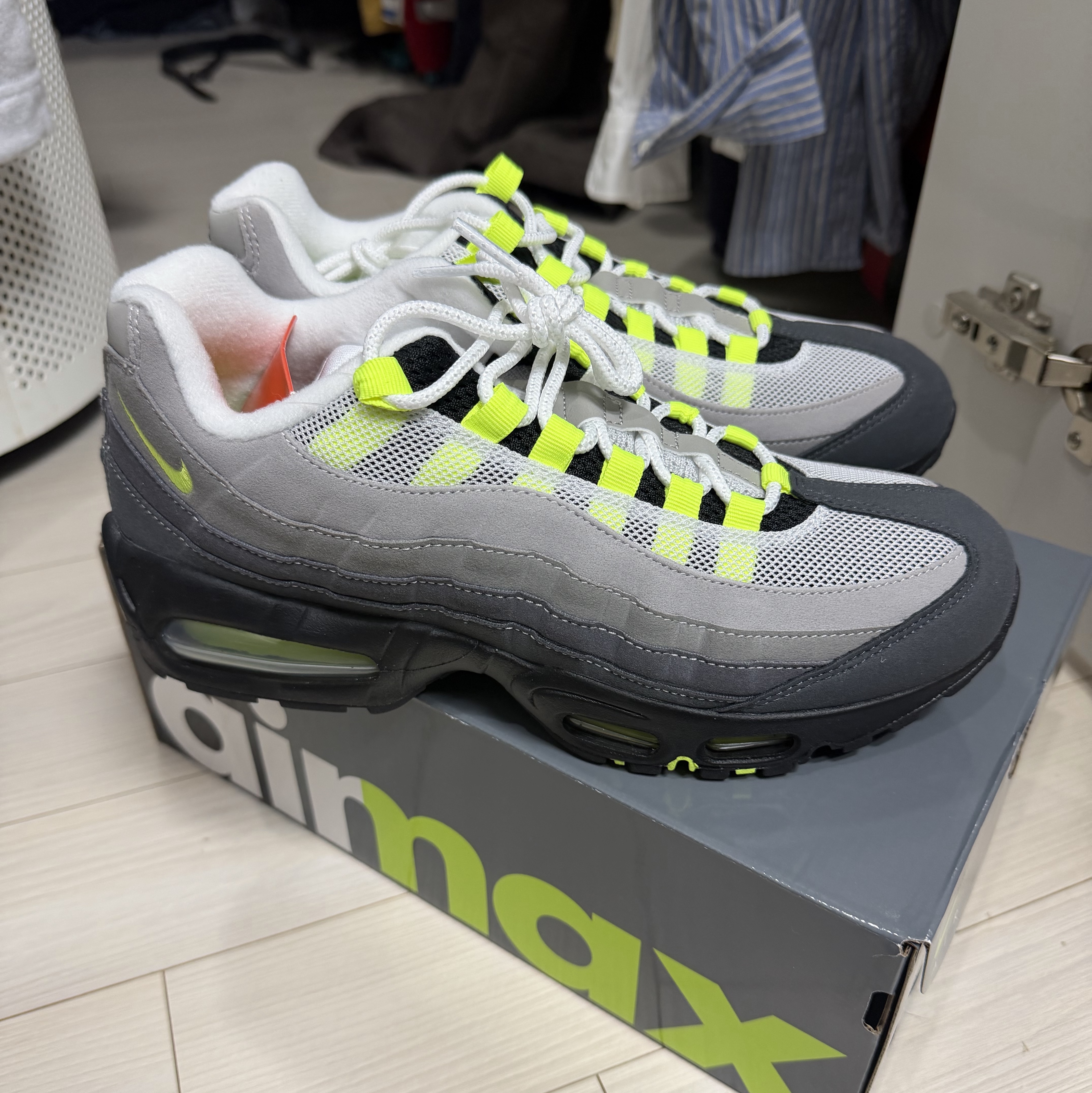 Nike Air Max 95 OG Neon 착용 스타일 - 2