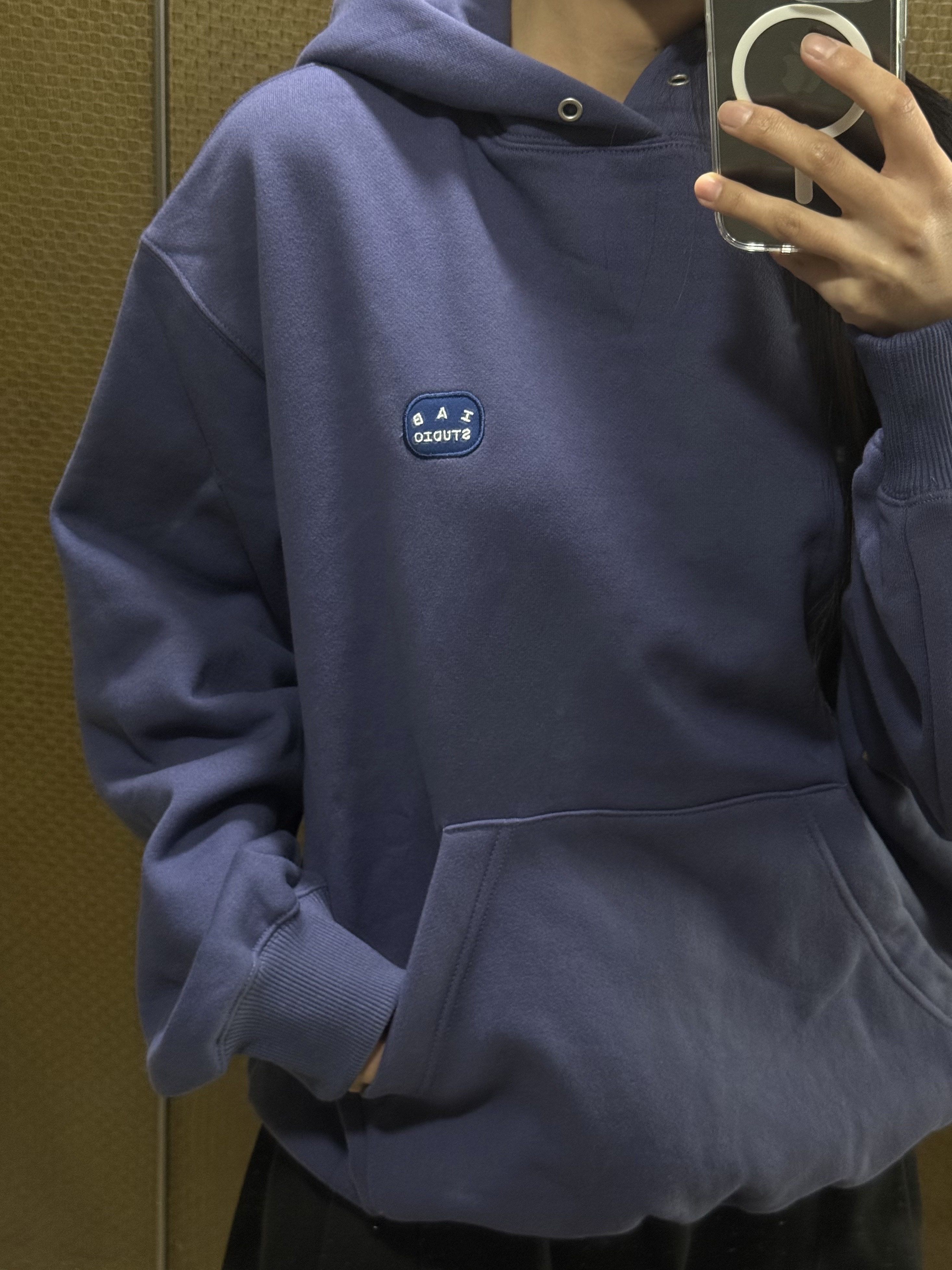 IAB Studio IAB Patch Hoodie Blue 착용 스타일 - 2
