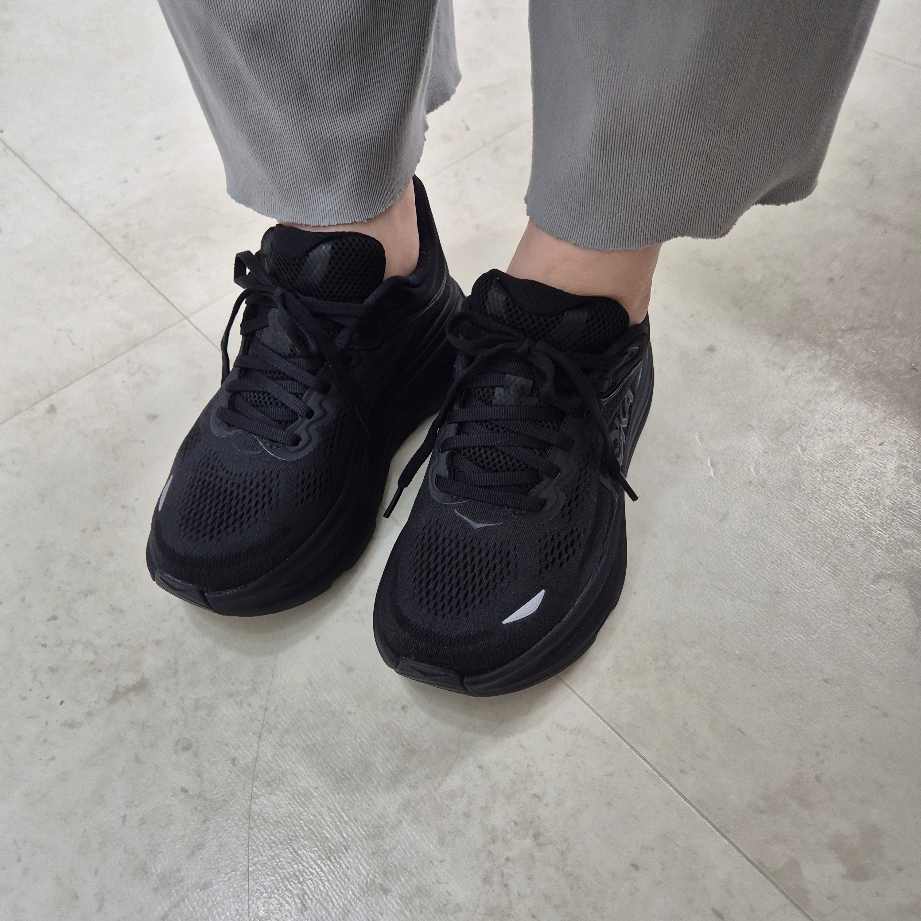 (W) Hoka Bondi 9 Black - Wide 착용 스타일