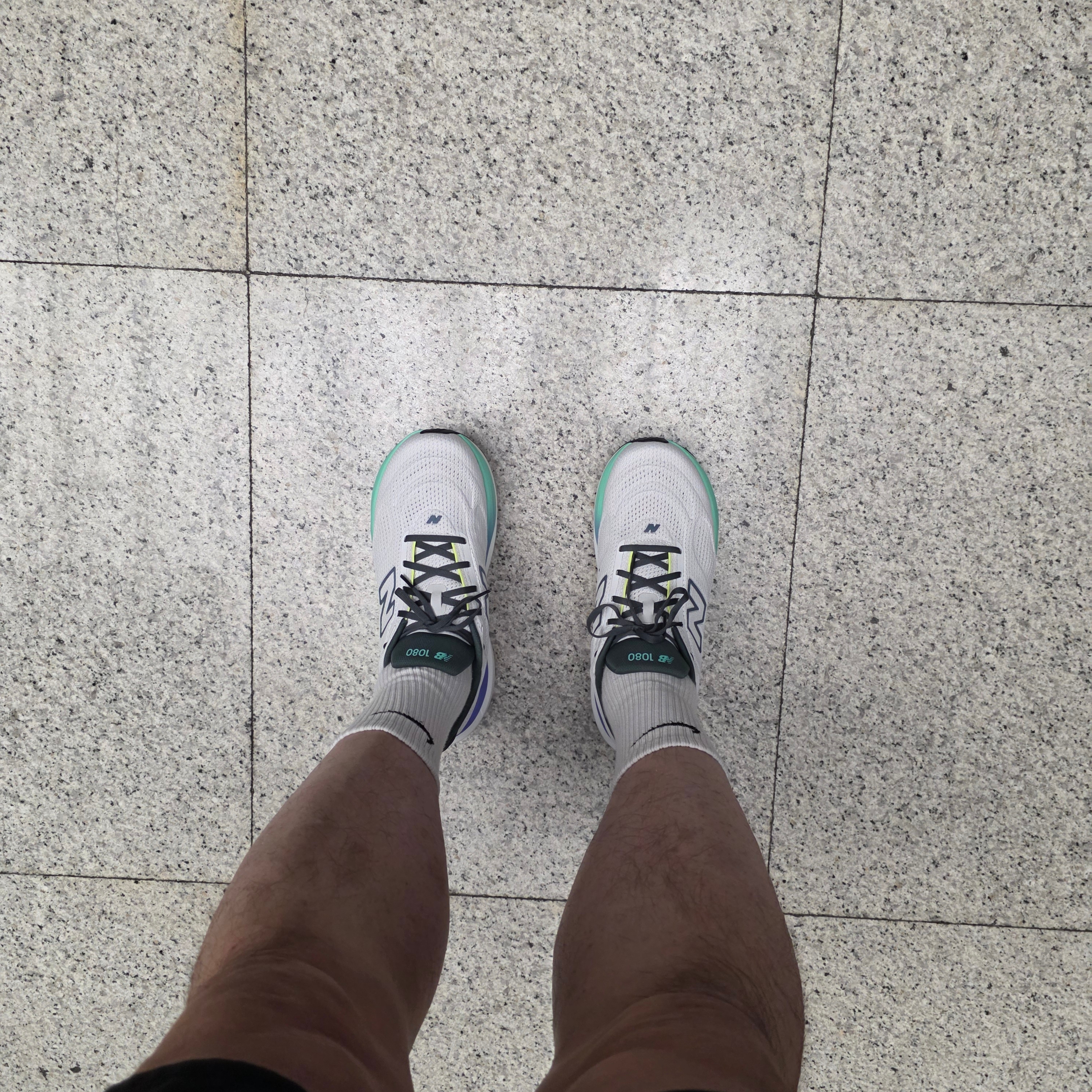 New Balance 1080v15 Reflection Graphite  - 2E Wide 착용 스타일