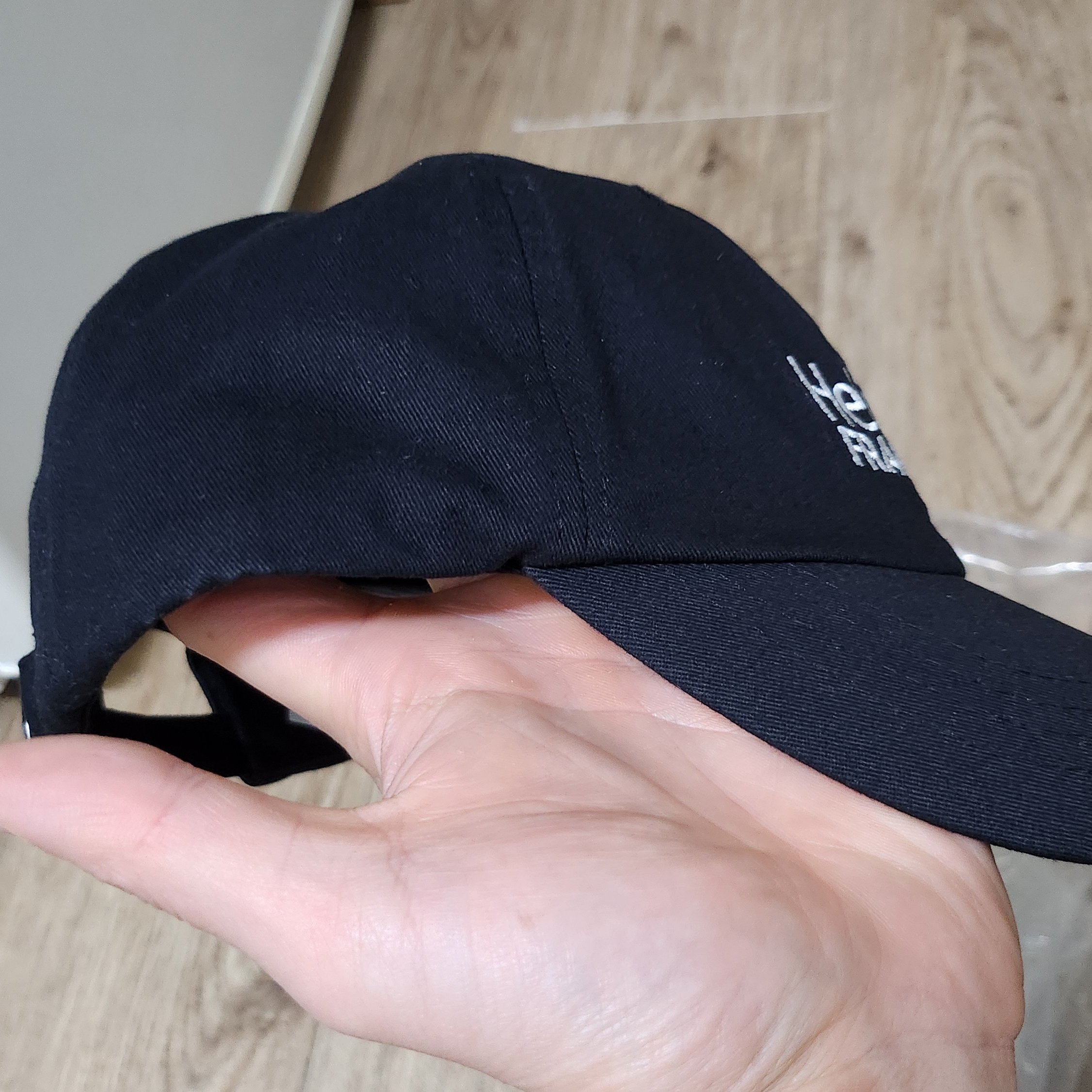 Helinox x Fragment Design Cap Black 착용 스타일 - 3