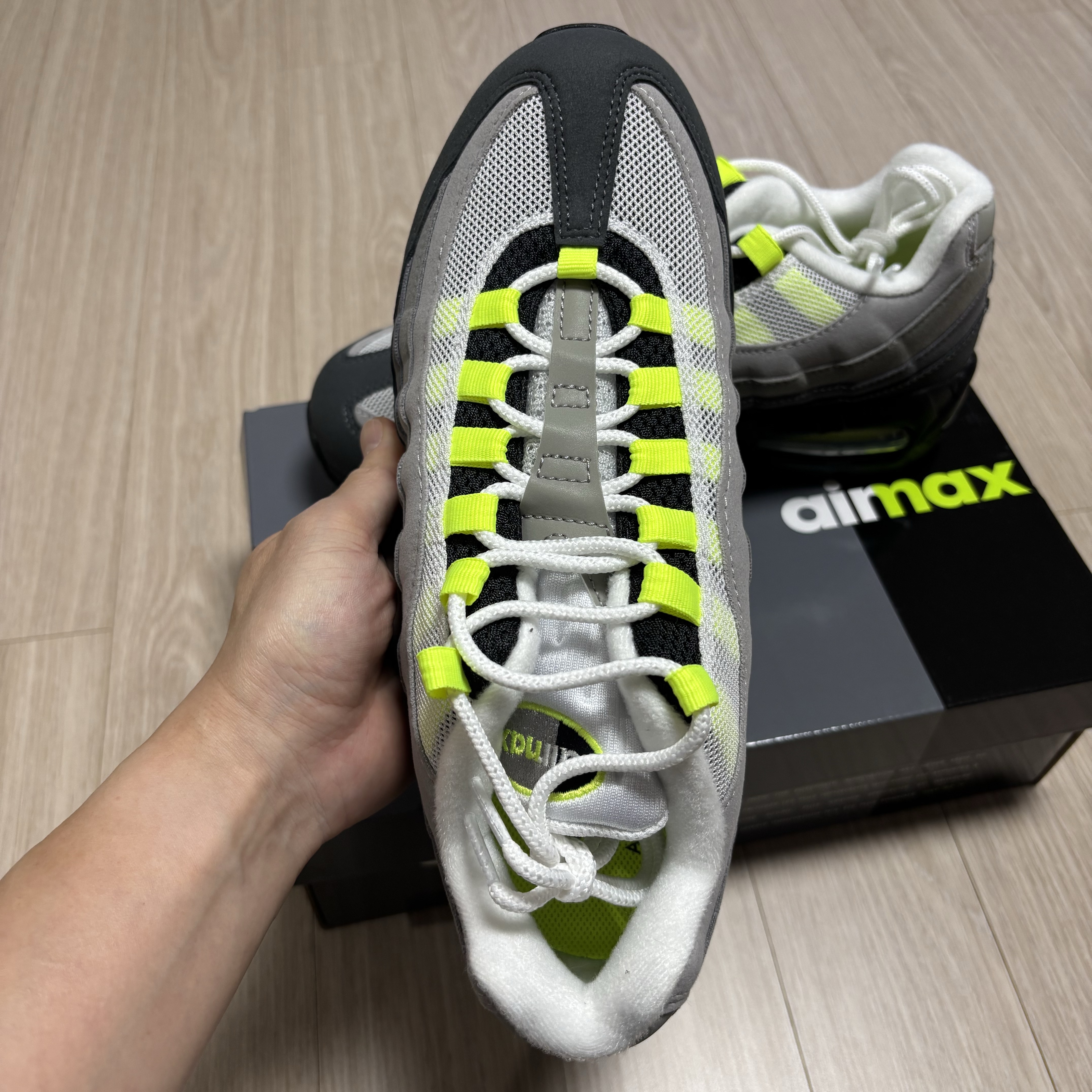 Nike Air Max 95 OG Neon 착용 스타일 - 5