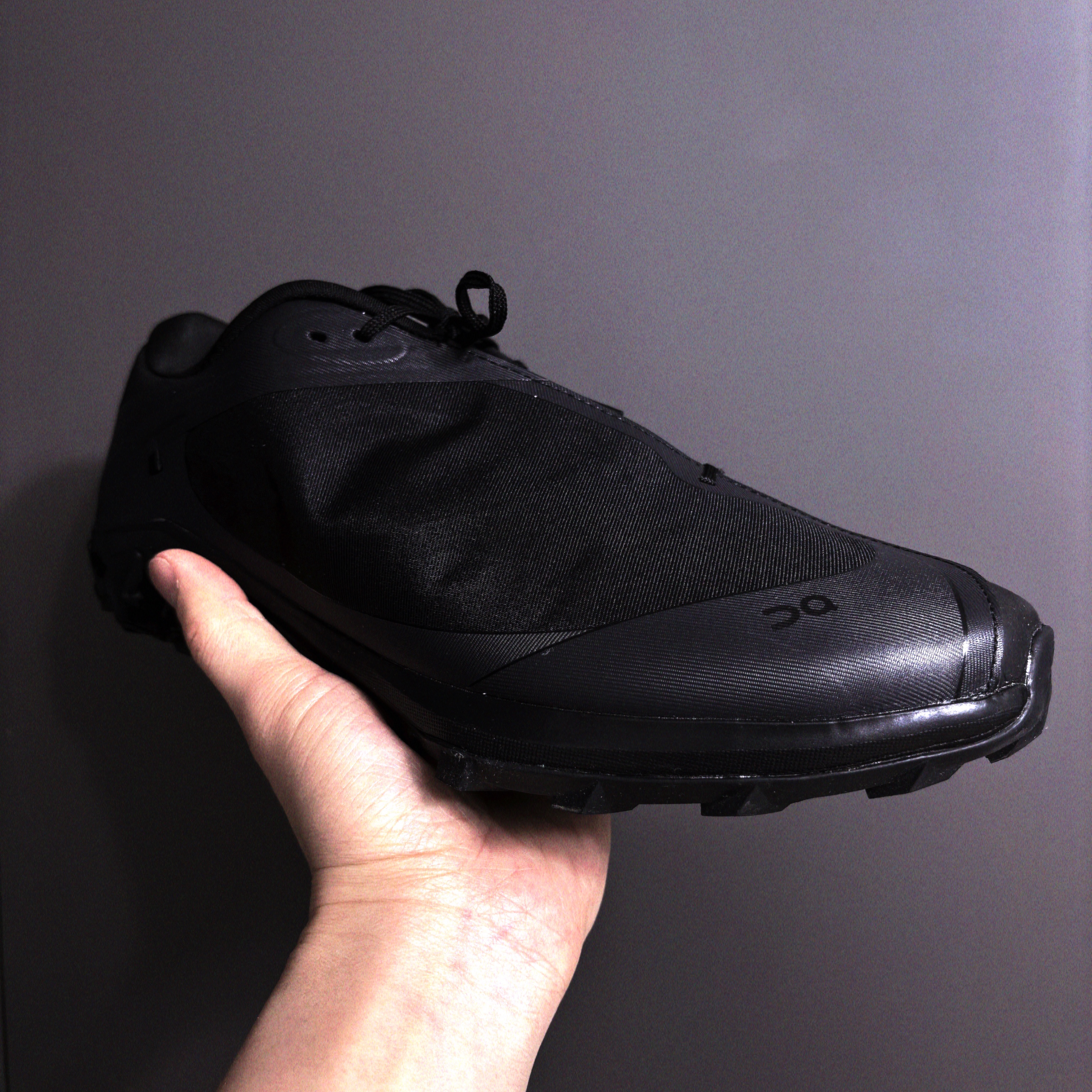 On Running x Post Archive Faction (Paf) Cloudventure Peak All Black 착용 스타일 - 2