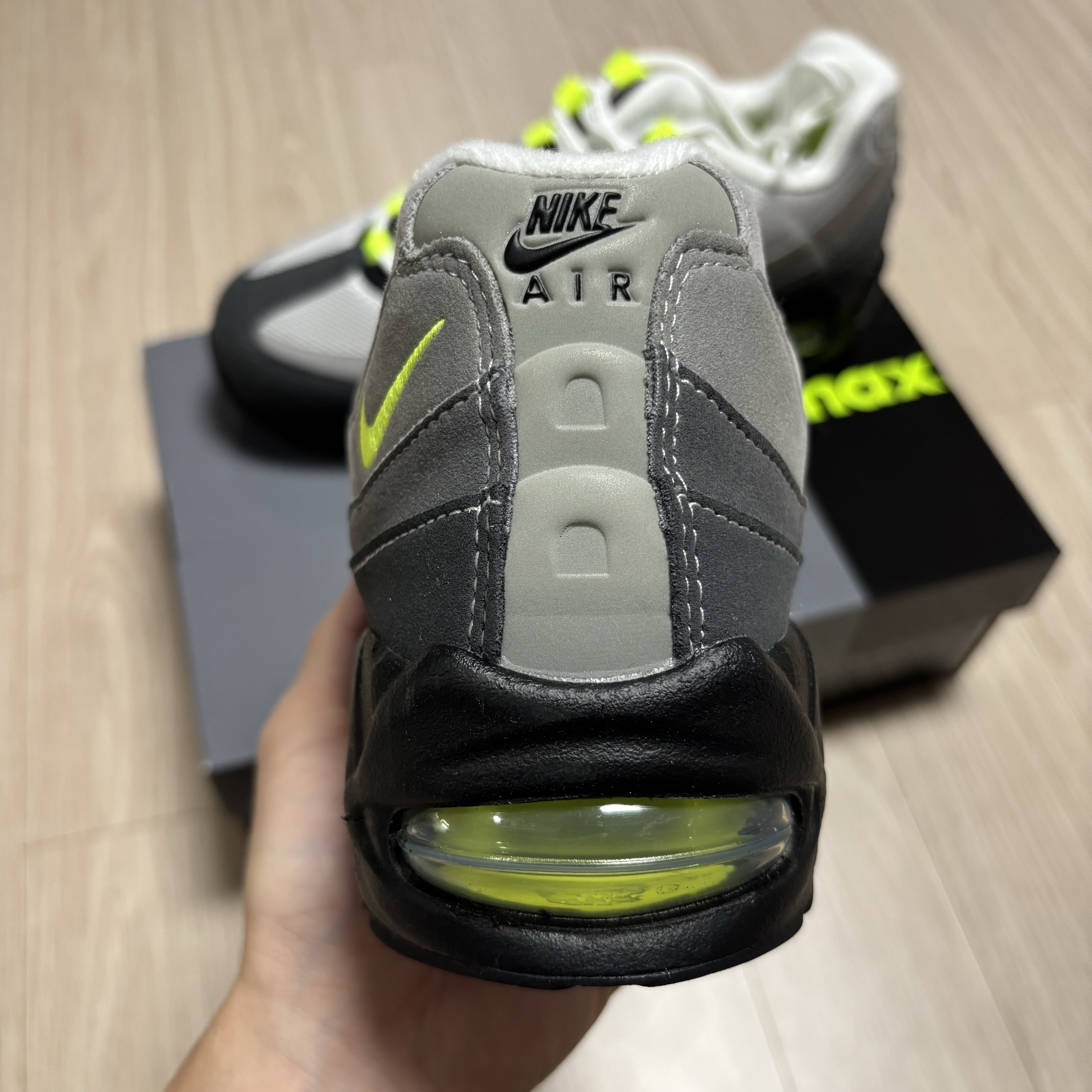 Nike Air Max 95 OG Neon 착용 스타일 - 4