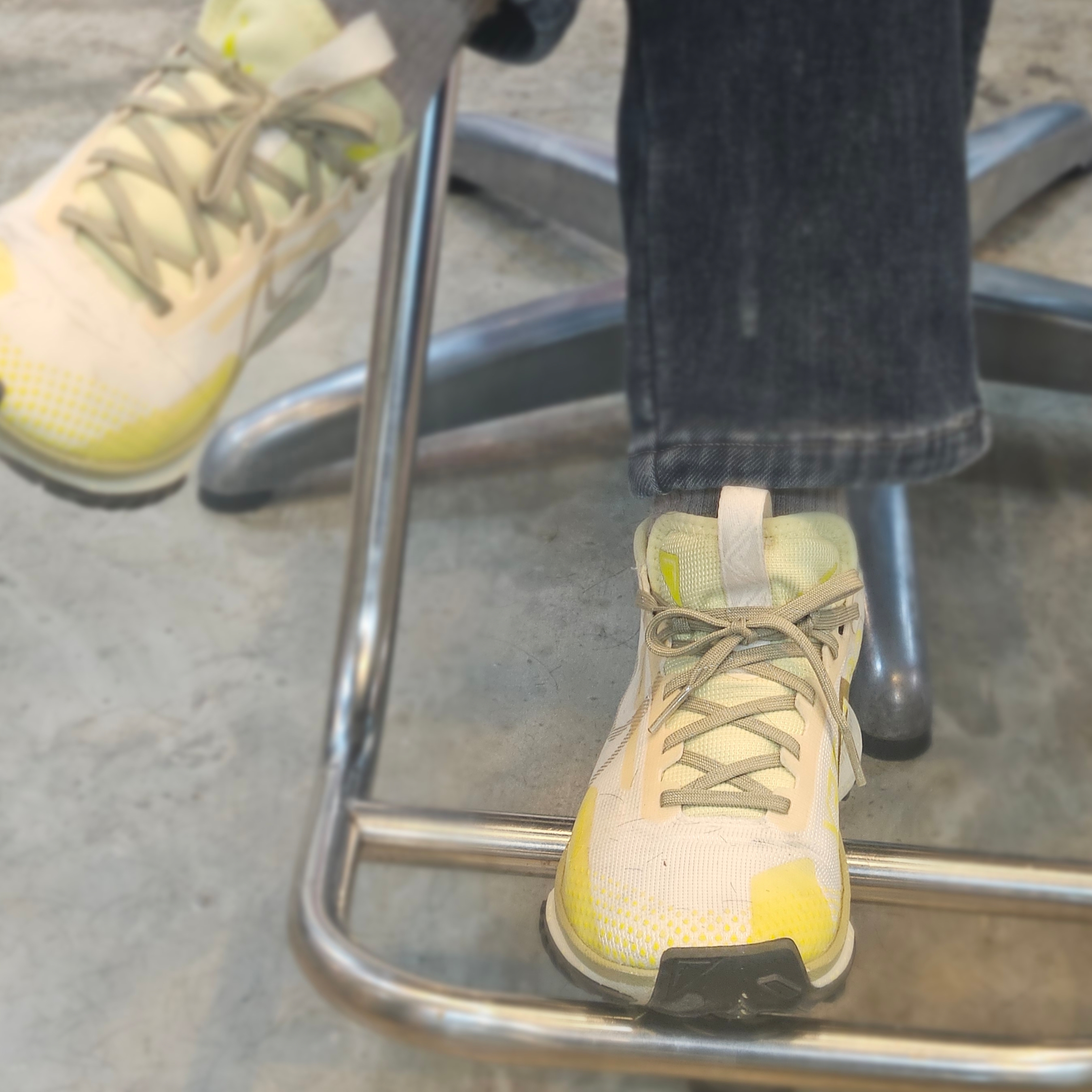 (W) Nike React Pegasus Trail 4 Gore-Tex Pale Ivory Luminous Green 착용 스타일 - 4