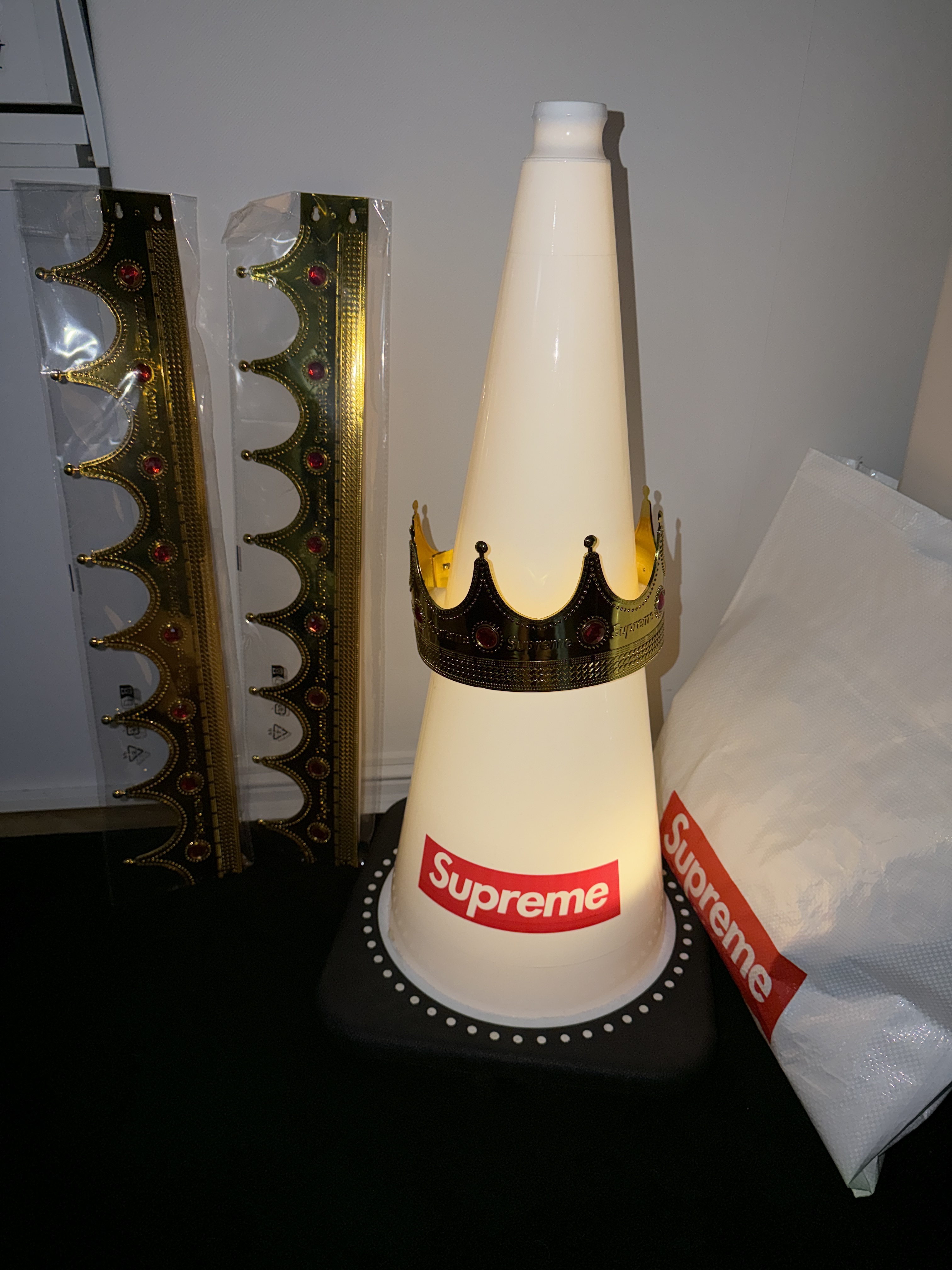 슈프림 트래픽 콘 화이트 - 25FW | Supreme | KREAM