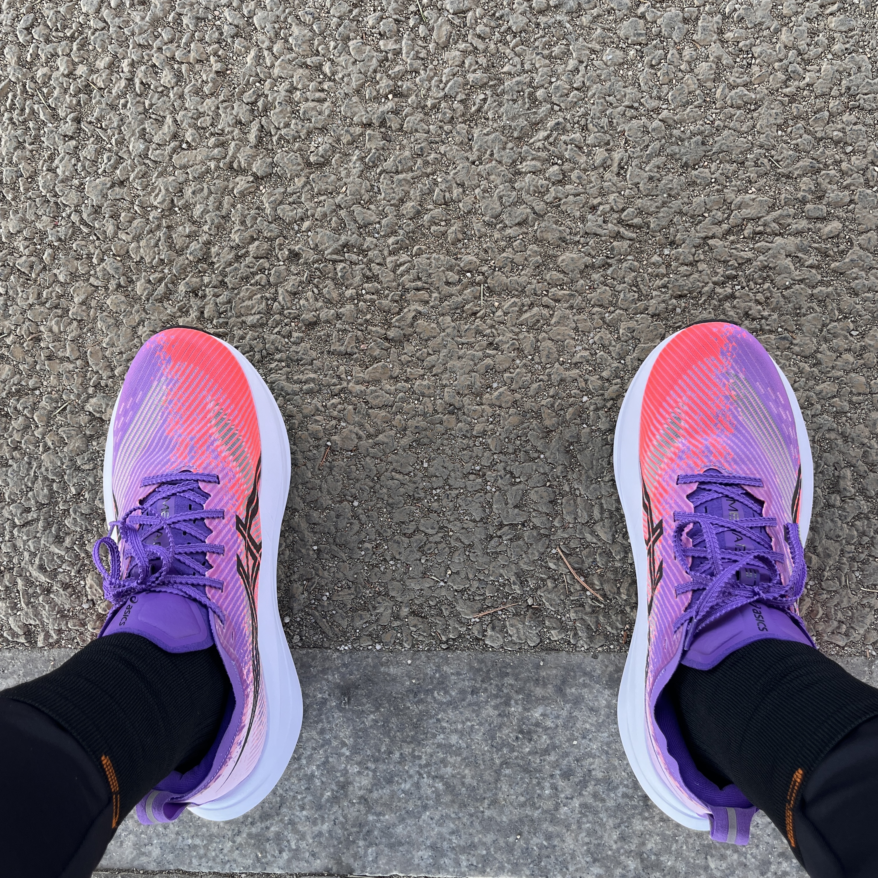 Asics Megablast Edo Purple Black 착용 스타일 - 3