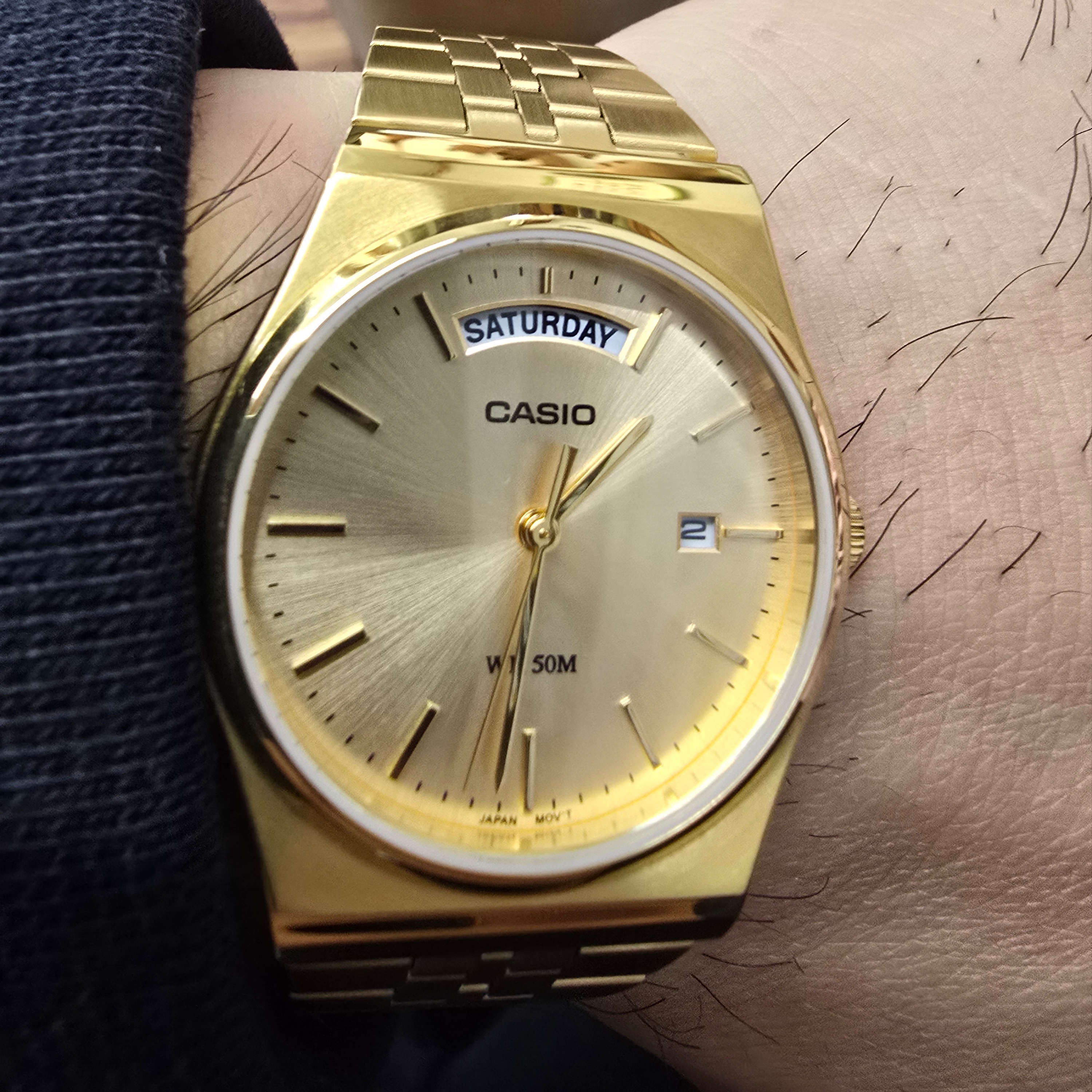 Casio MTP-B146G-9AV 착용 스타일 - 4