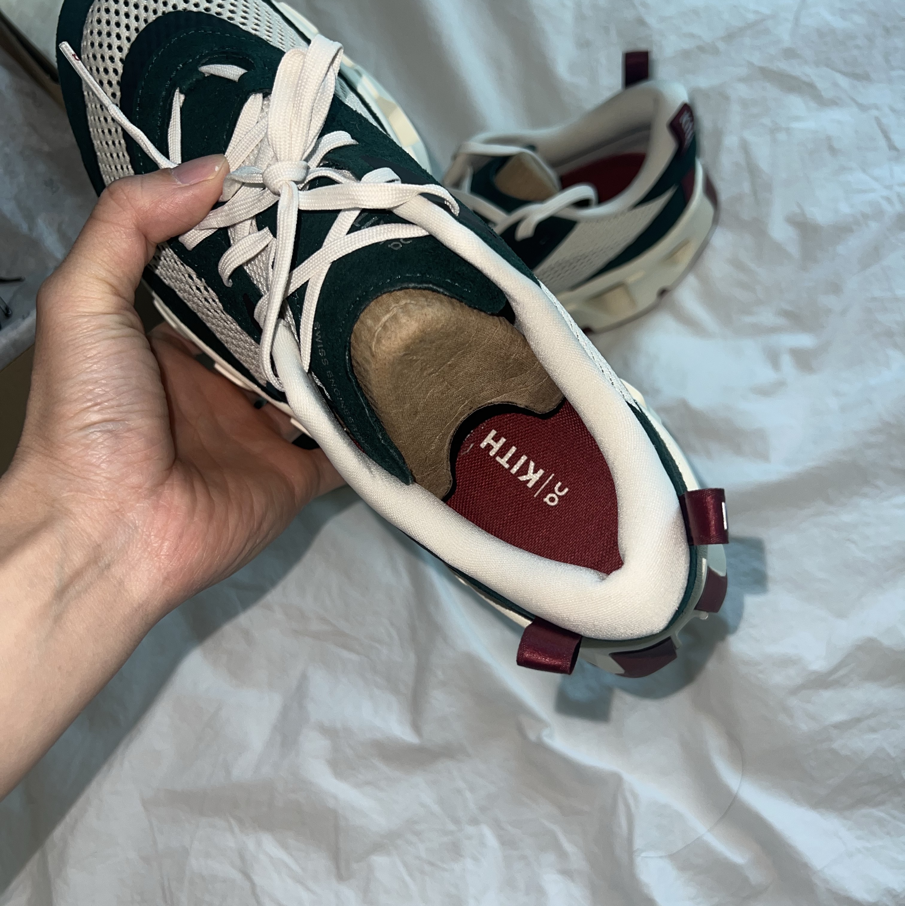 On Running x Kith K-Tech 2 Spirulina Barley 착용 스타일 - 5