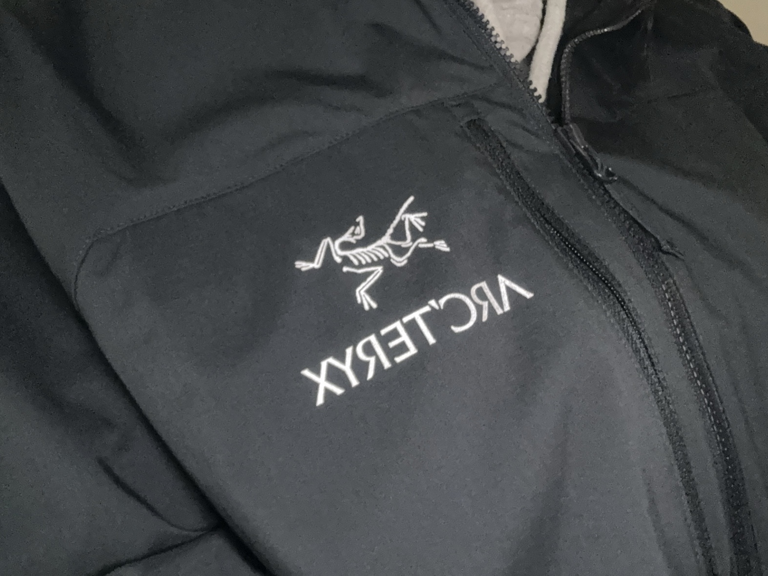 Arc'teryx Squamish Hoody Black Sapphire 착용 스타일 - 2