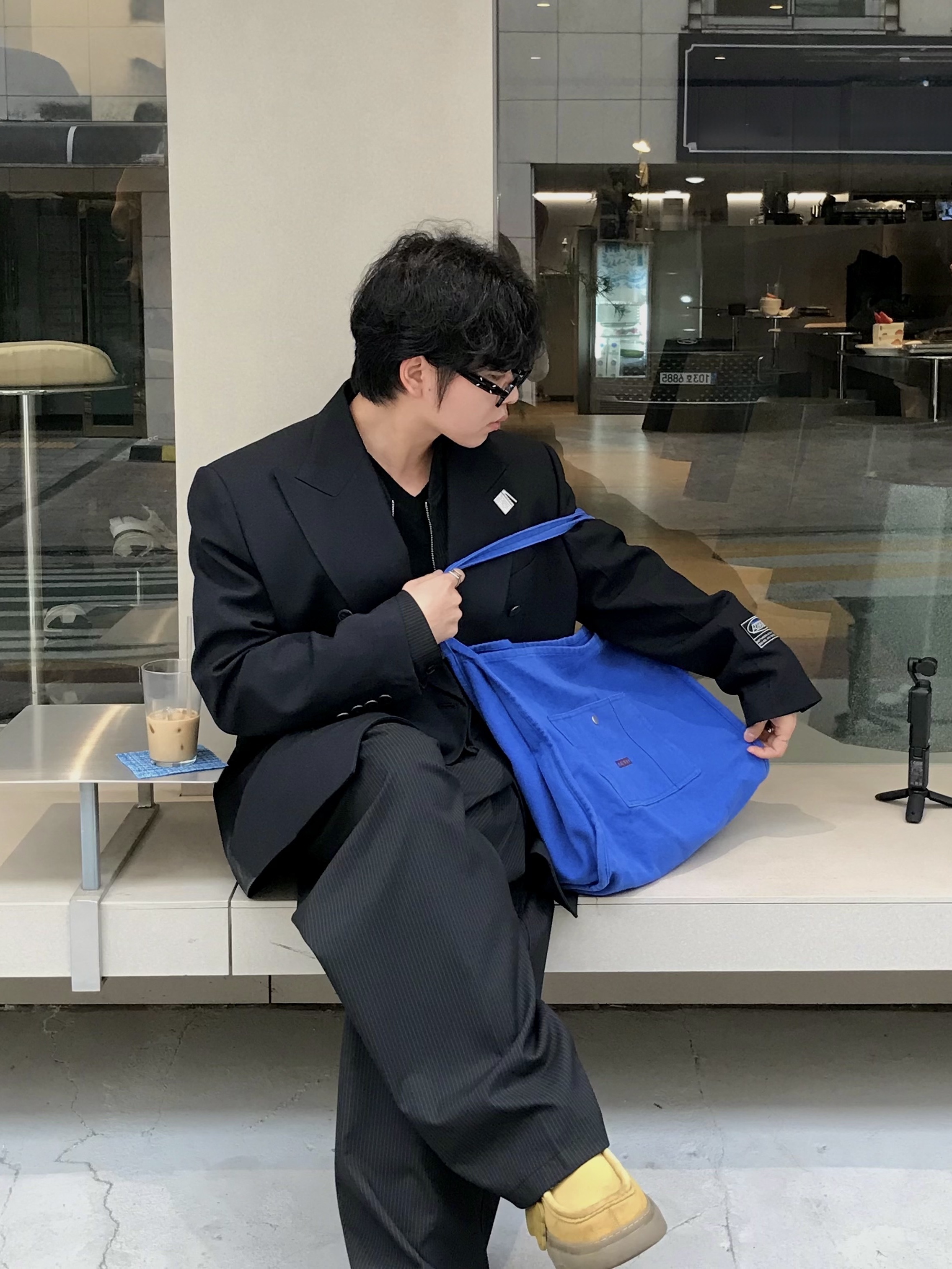 Burberry Nubuck Creeper Shoes, Haleine Cropped V-Neck Relaxed Knit Black (XT110) 착용 스타일 - 5