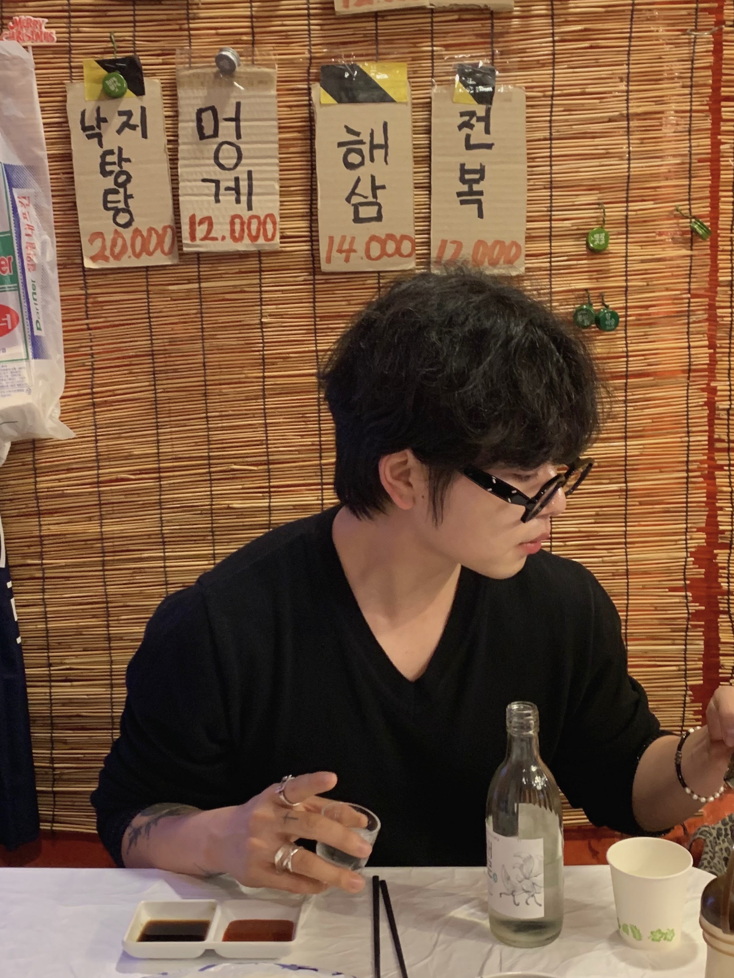 Burberry Nubuck Creeper Shoes, Haleine Cropped V-Neck Relaxed Knit Black (XT110) 착용 스타일 - 6