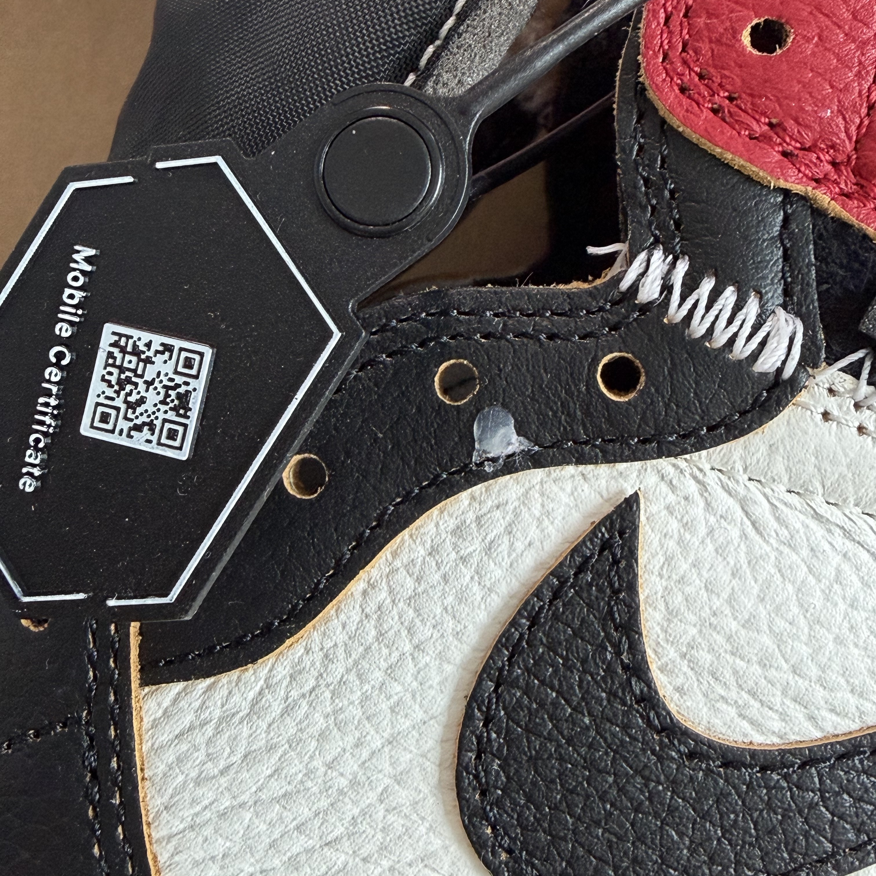 Jordan 1 x Fragment x Union LA Black and Varsity Red 착용 스타일 - 6