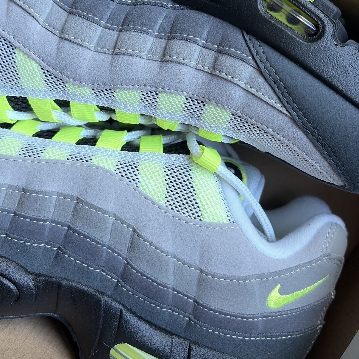 Nike Air Max 95 OG Neon 착용 스타일 - 1