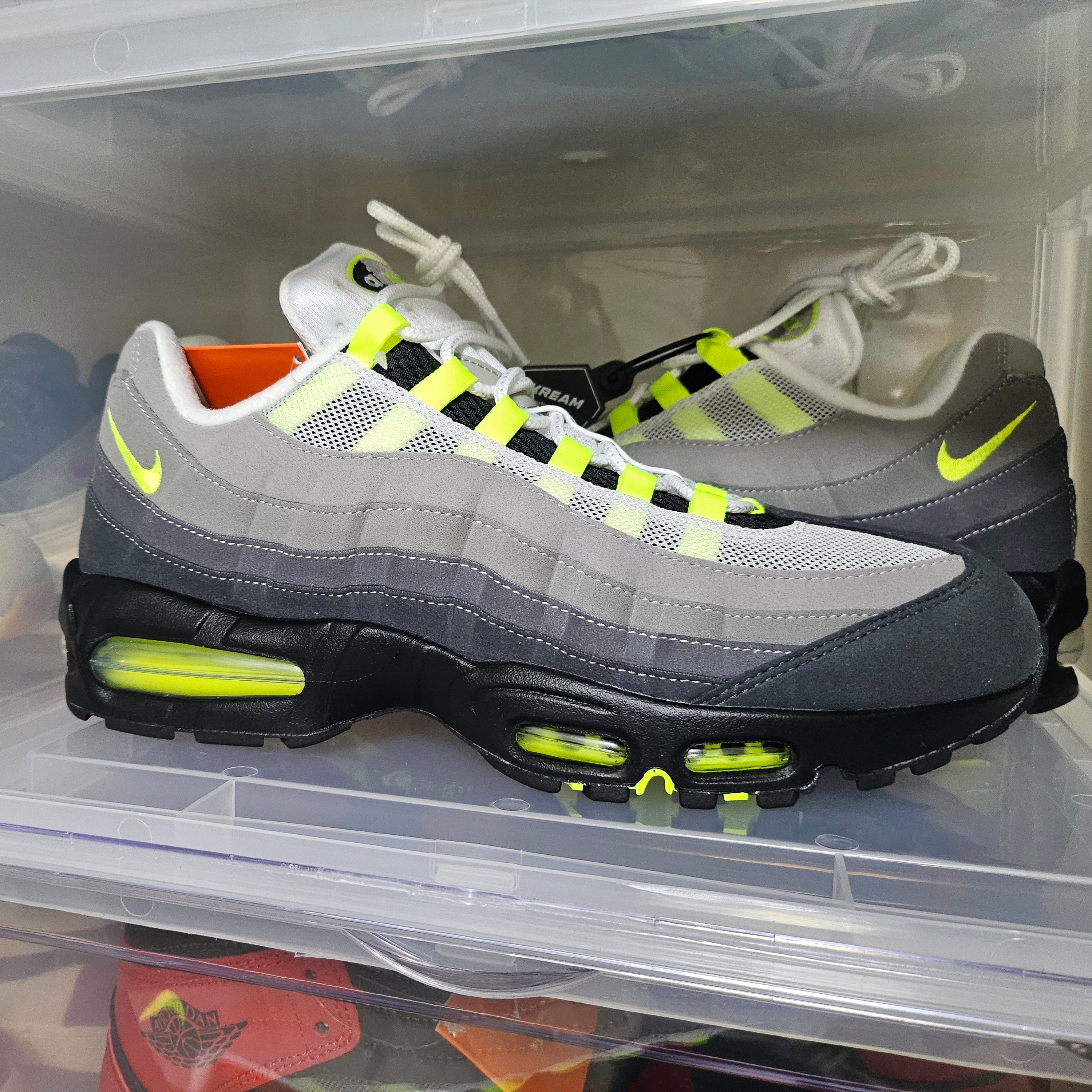 Nike Air Max 95 OG Neon 착용 스타일