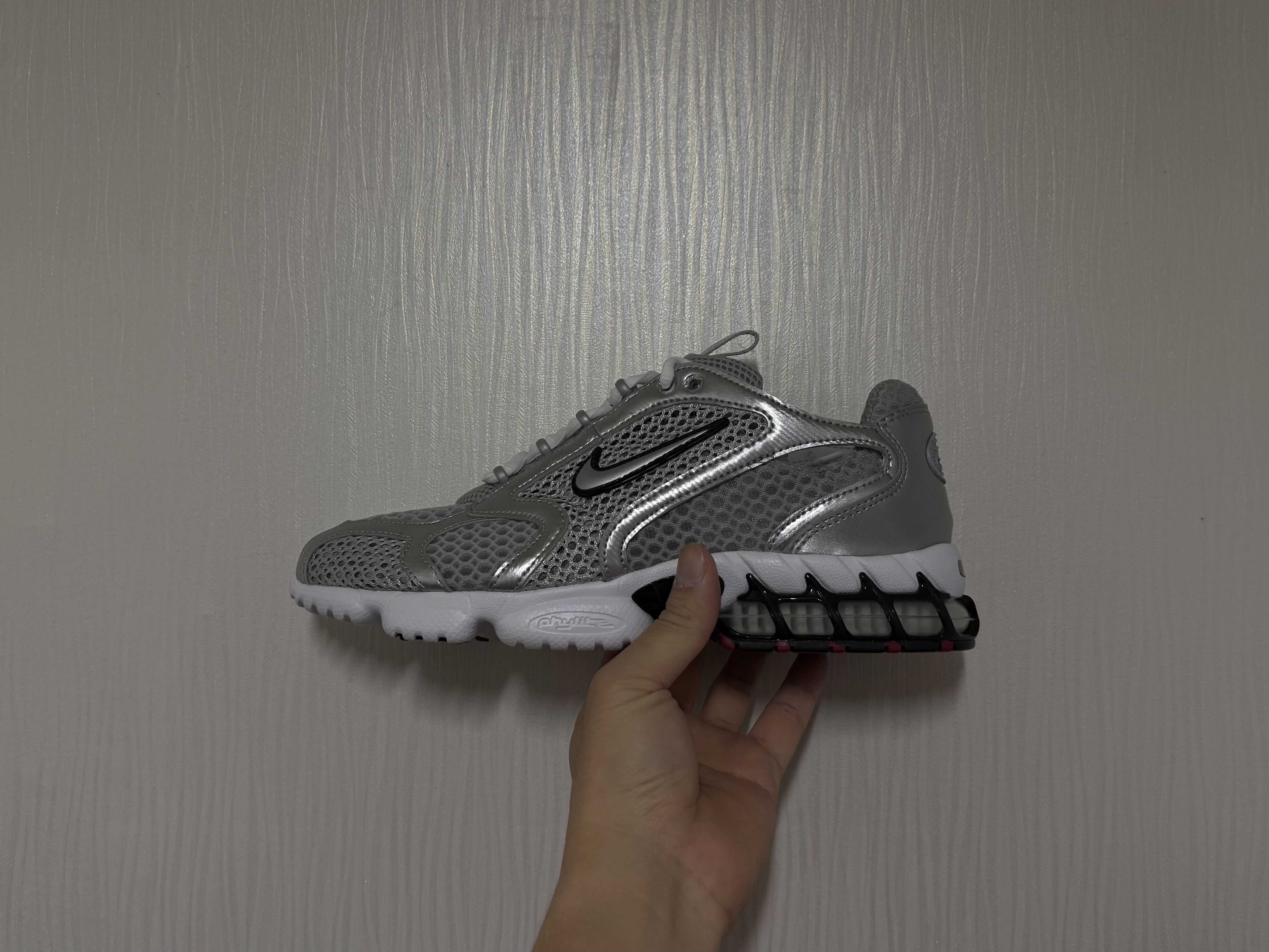Nike Air Zoom Spiridon Cage 2 Metallic Silver 착용 스타일