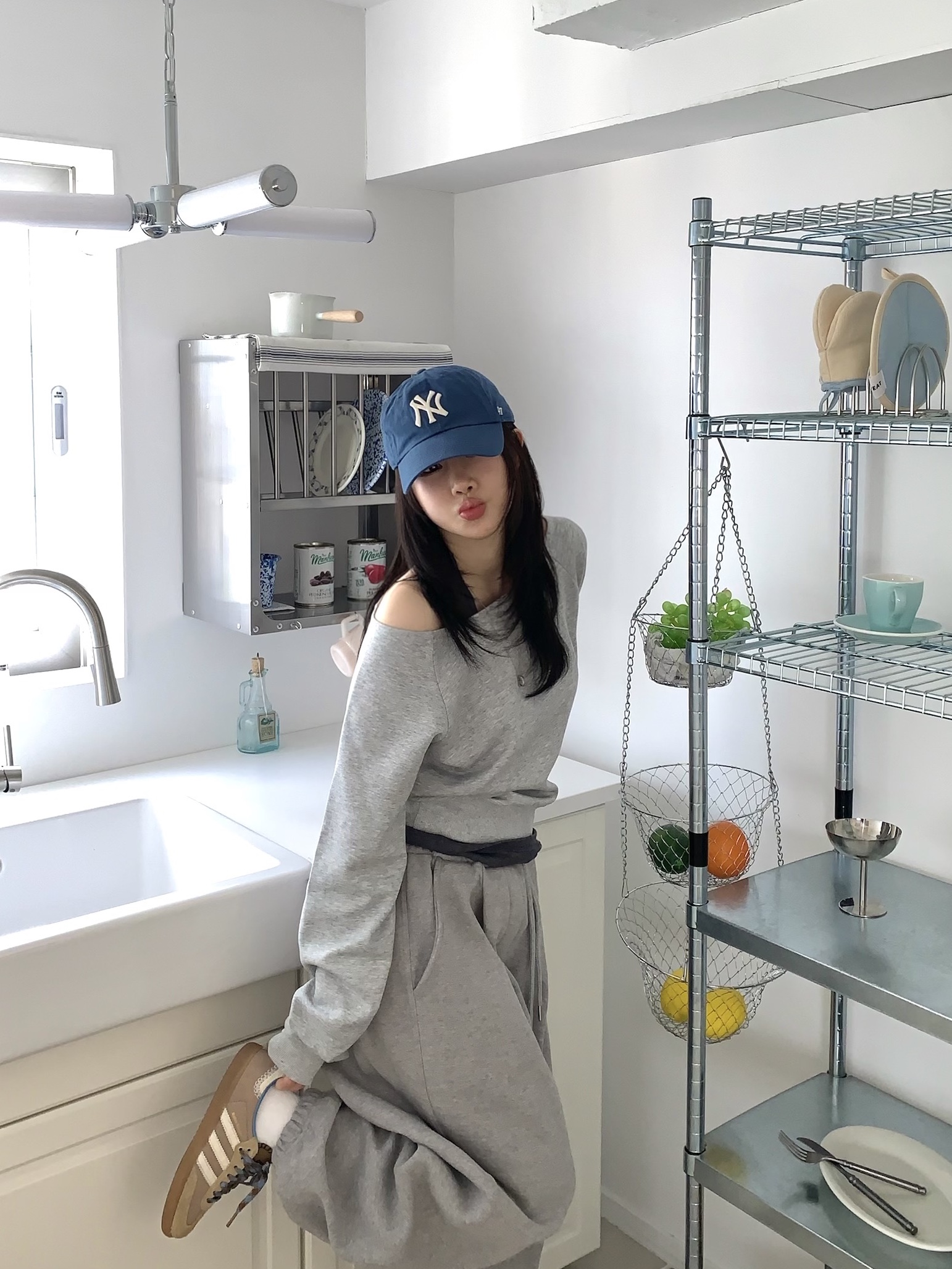 Undermycar Mu.03 Anti Fxxking Logo Play Oversized Sweat Jogger Melange Gray, Adidas x Wales Bonner Samba Supplier Colour Wonder White 착용 스타일 - 1