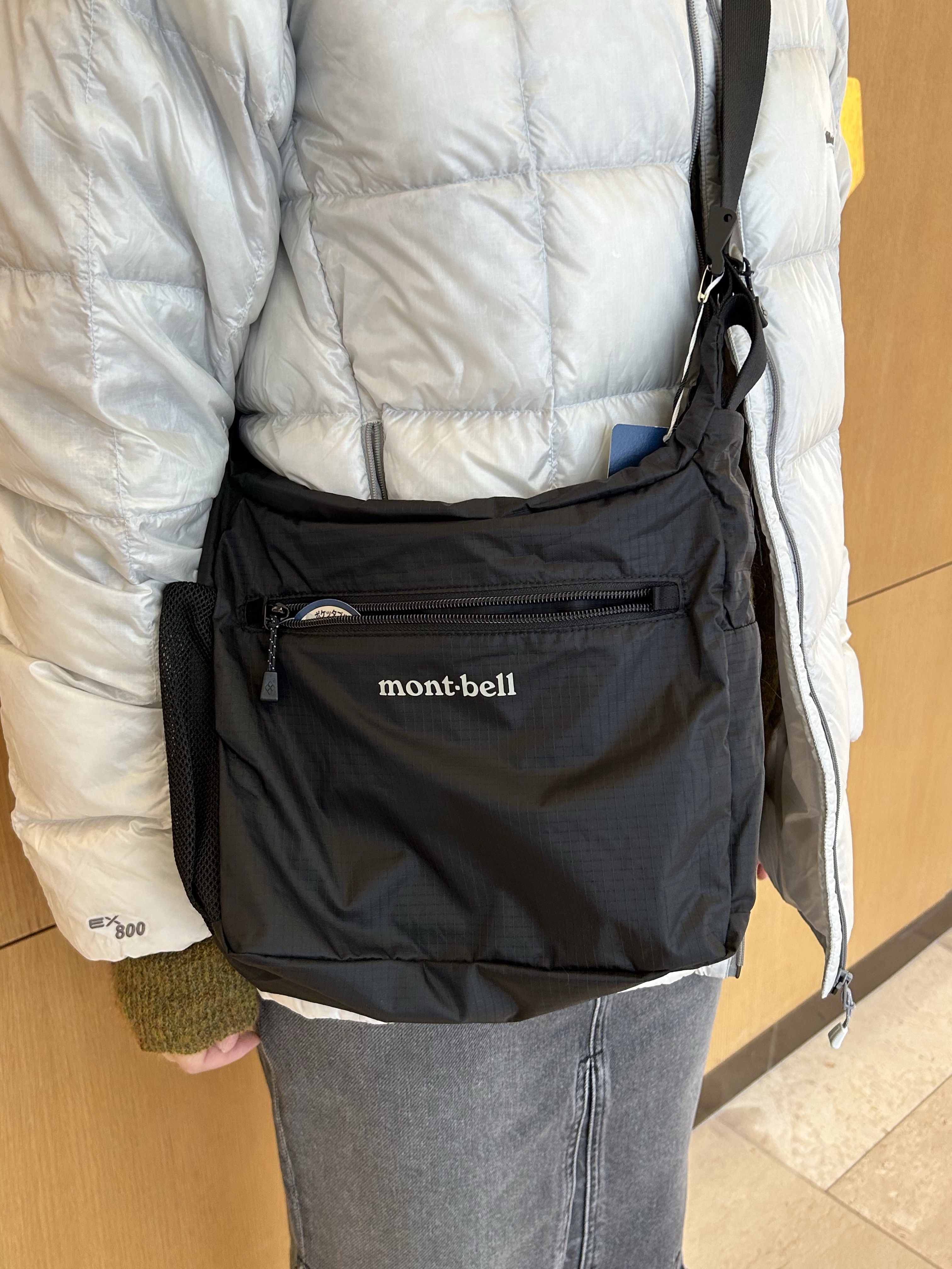 Montbell Pocketable Light Shoulder Bag S Black - 25FW 착용 스타일 - 1