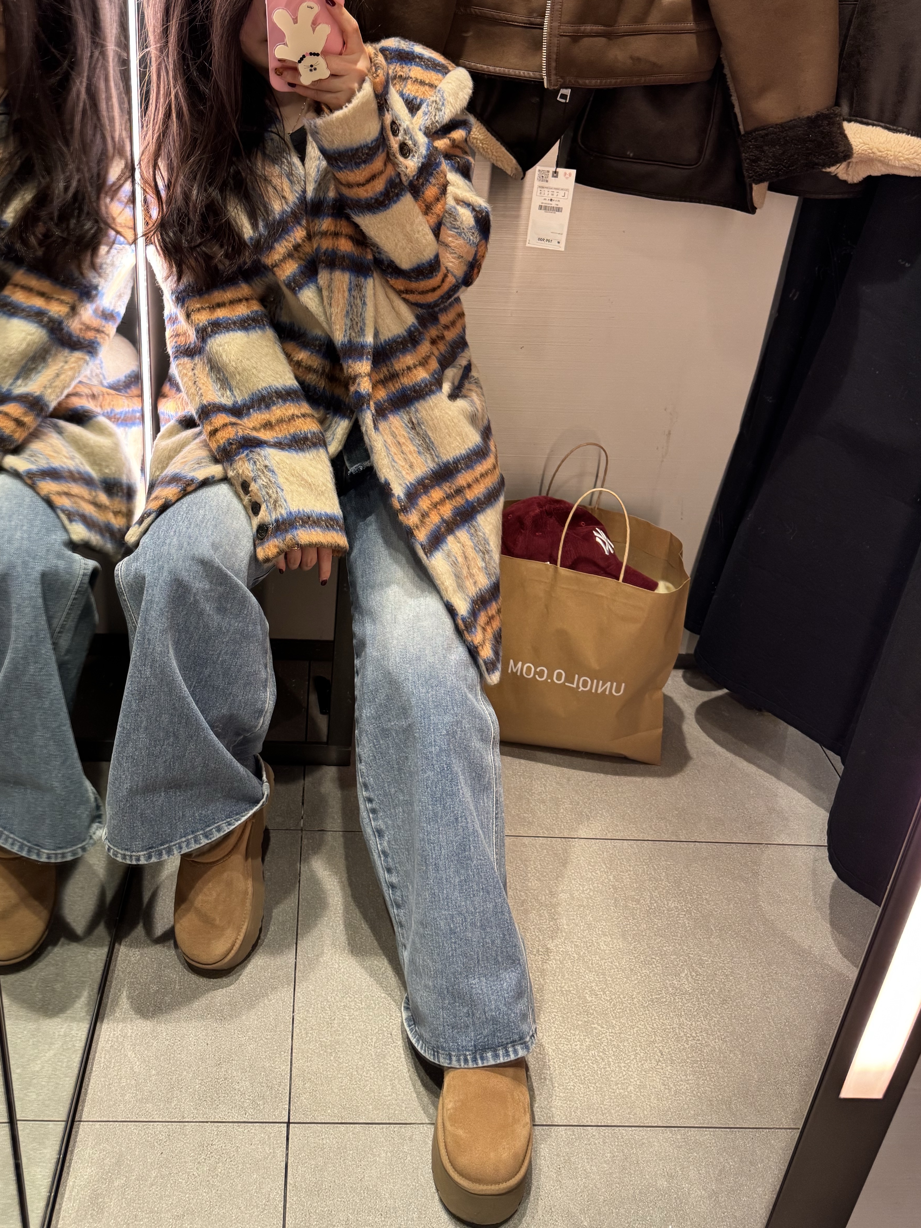 (W) UGG Classic Ultra Mini Platform Boots Chestnut 착용 스타일 - 1