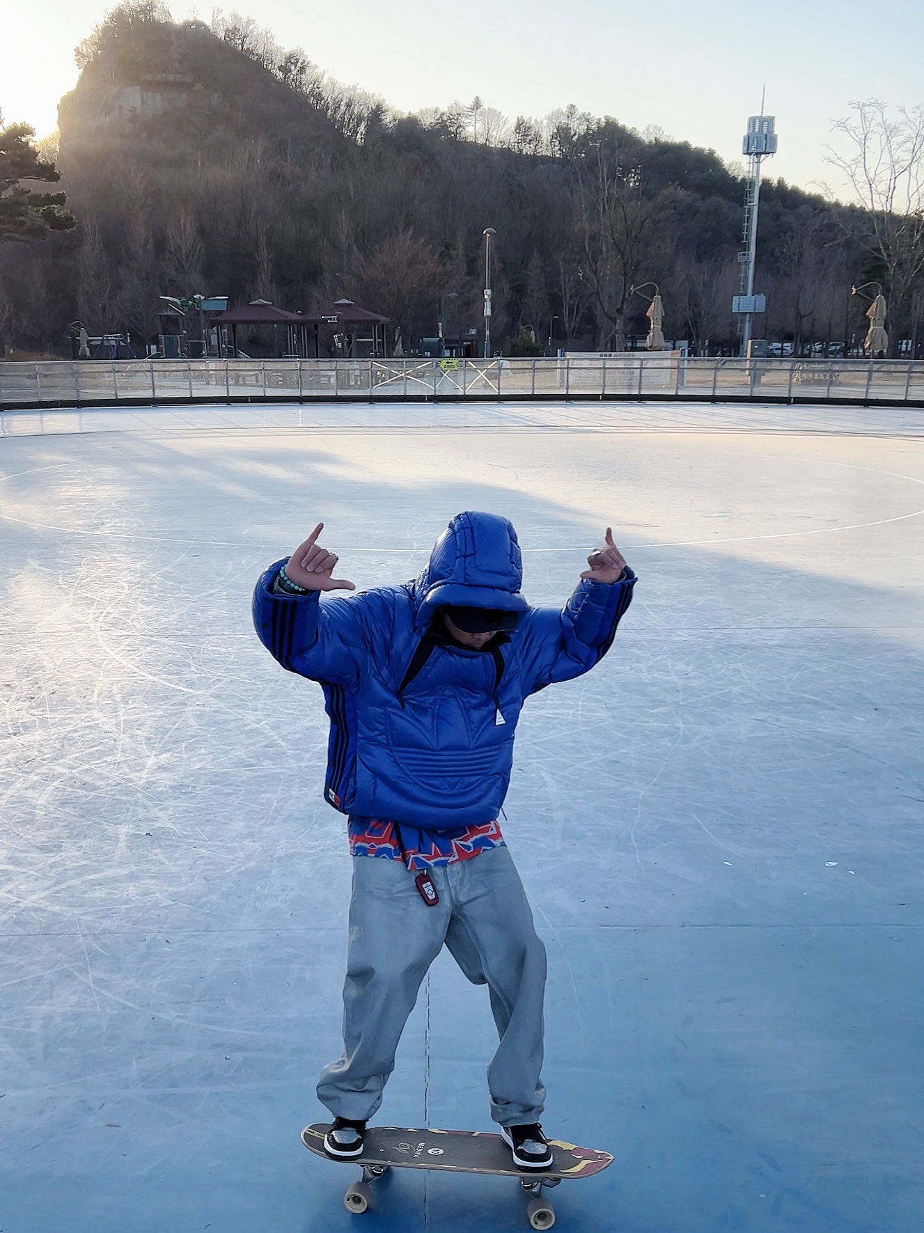 Supreme Swarovski S Logo New Era Navy - 25FW, Moncler x Adidas Chambery Short Down Jacket Blue - 23FW 착용 스타일