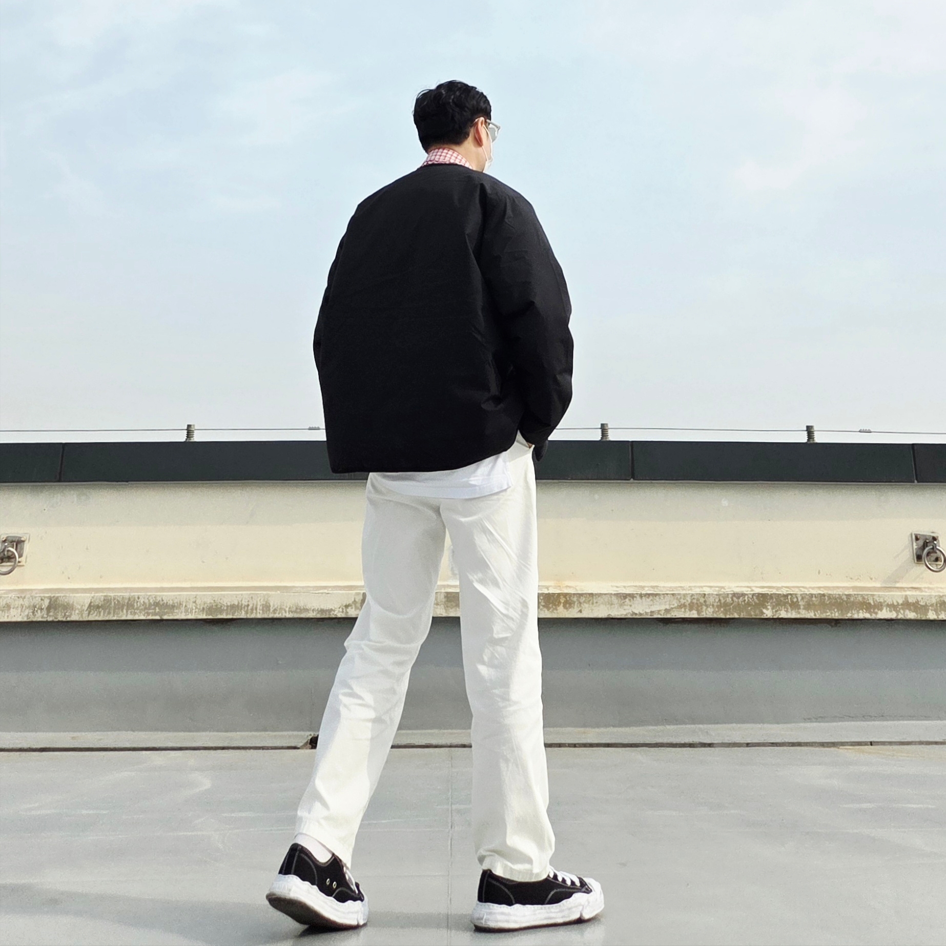 Maison Mihara Yasuhiro Hank OG Sole Canvas Low-top Sneakers Black, Nanamica Reversible Down Cardigan Black 착용 스타일 - 3