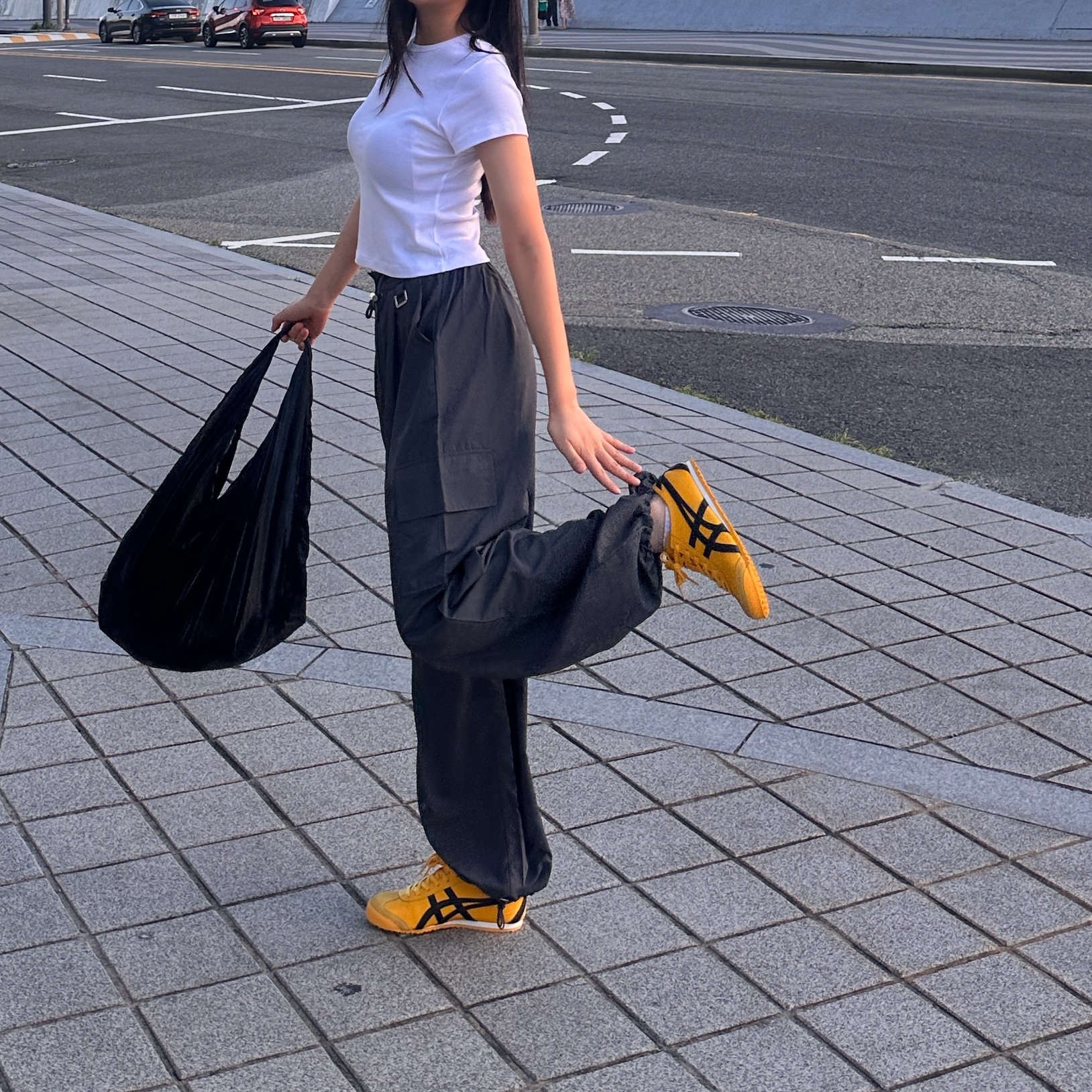 Onitsuka Tiger Mexico 66 Yellow Black 착용 스타일 - 1