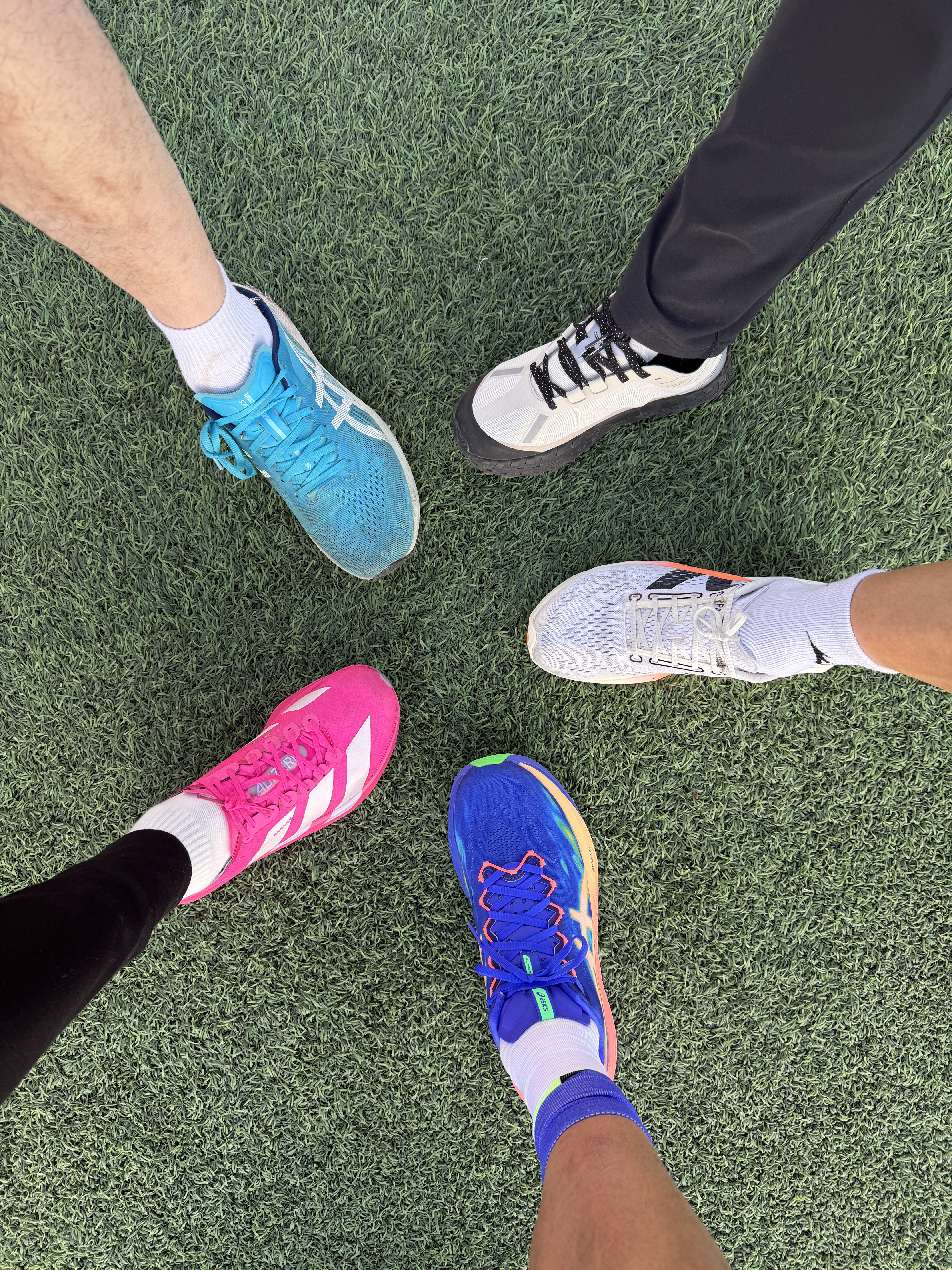 Asics Superblast 3 Cobalt Burst Light Orange, Adidas Adizero Adios Pro 4 Shock Pink Zero Metalic 착용 스타일 - 2