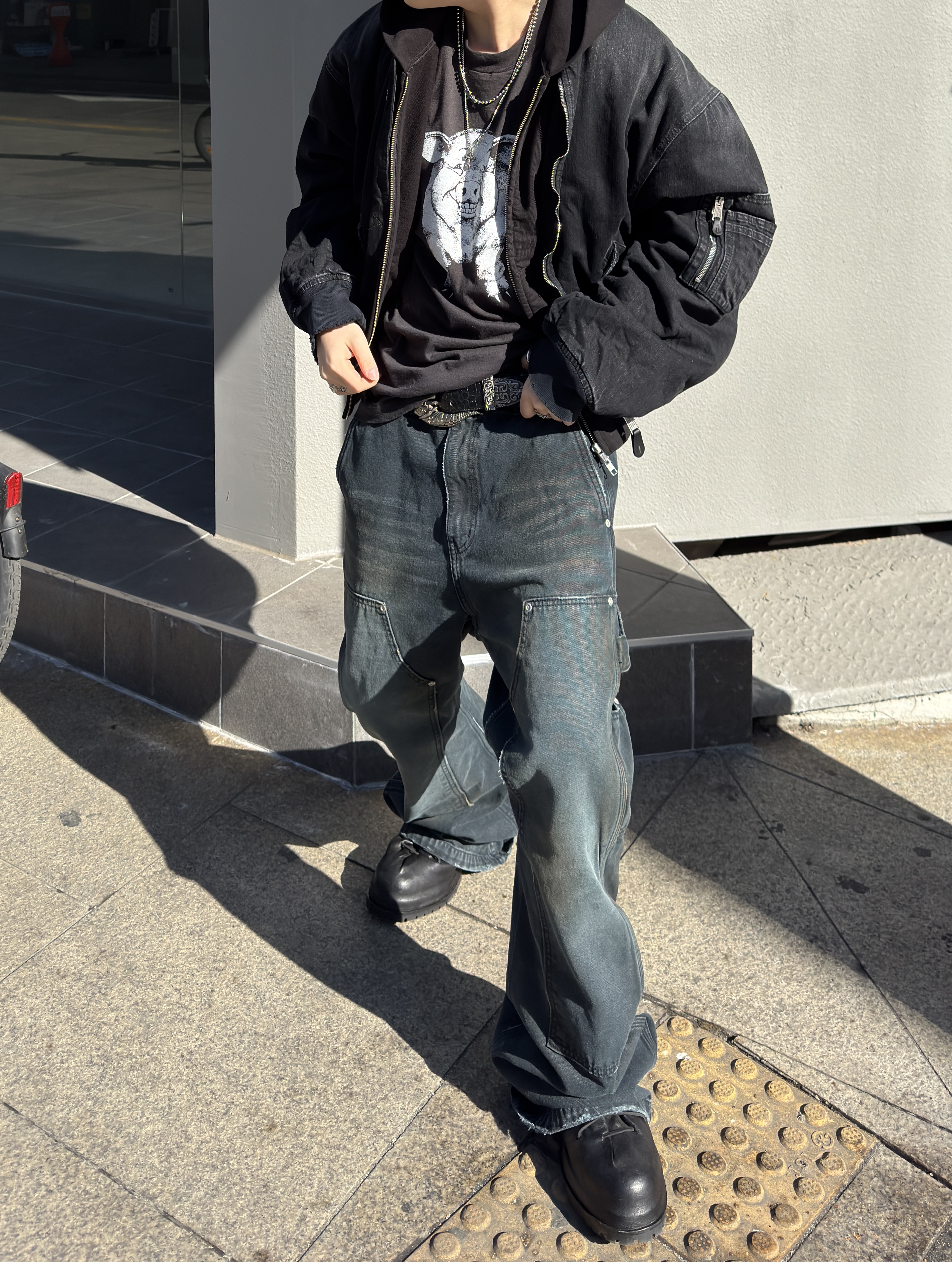 Protocol Index Carpenter Flared Pants Black, Balenciaga Standard Denim Bomber Black 착용 스타일 - 3