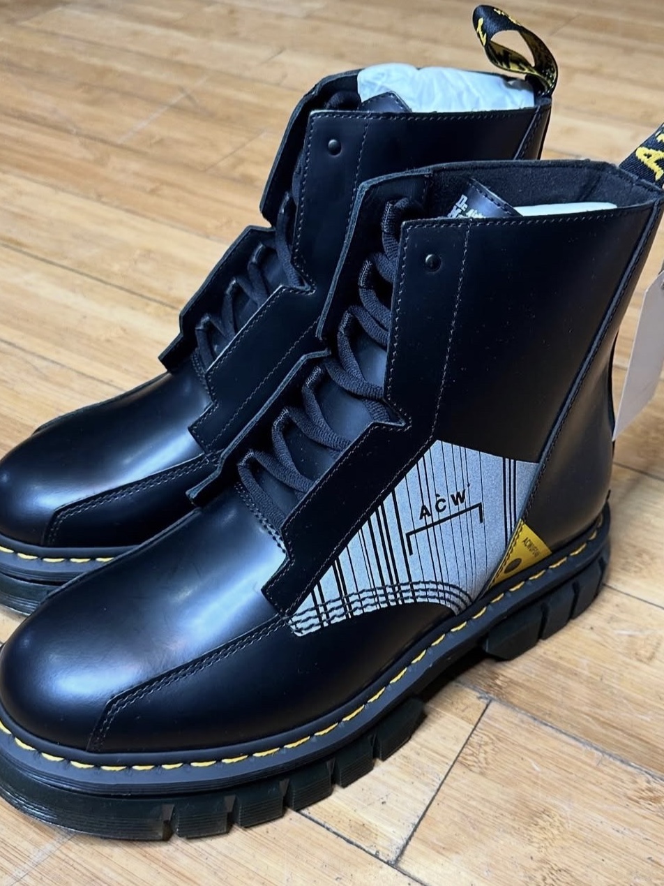 Dr. Martens x A-Cold-Wall 1460 Bex Neoteric Black 착용 스타일 - 1