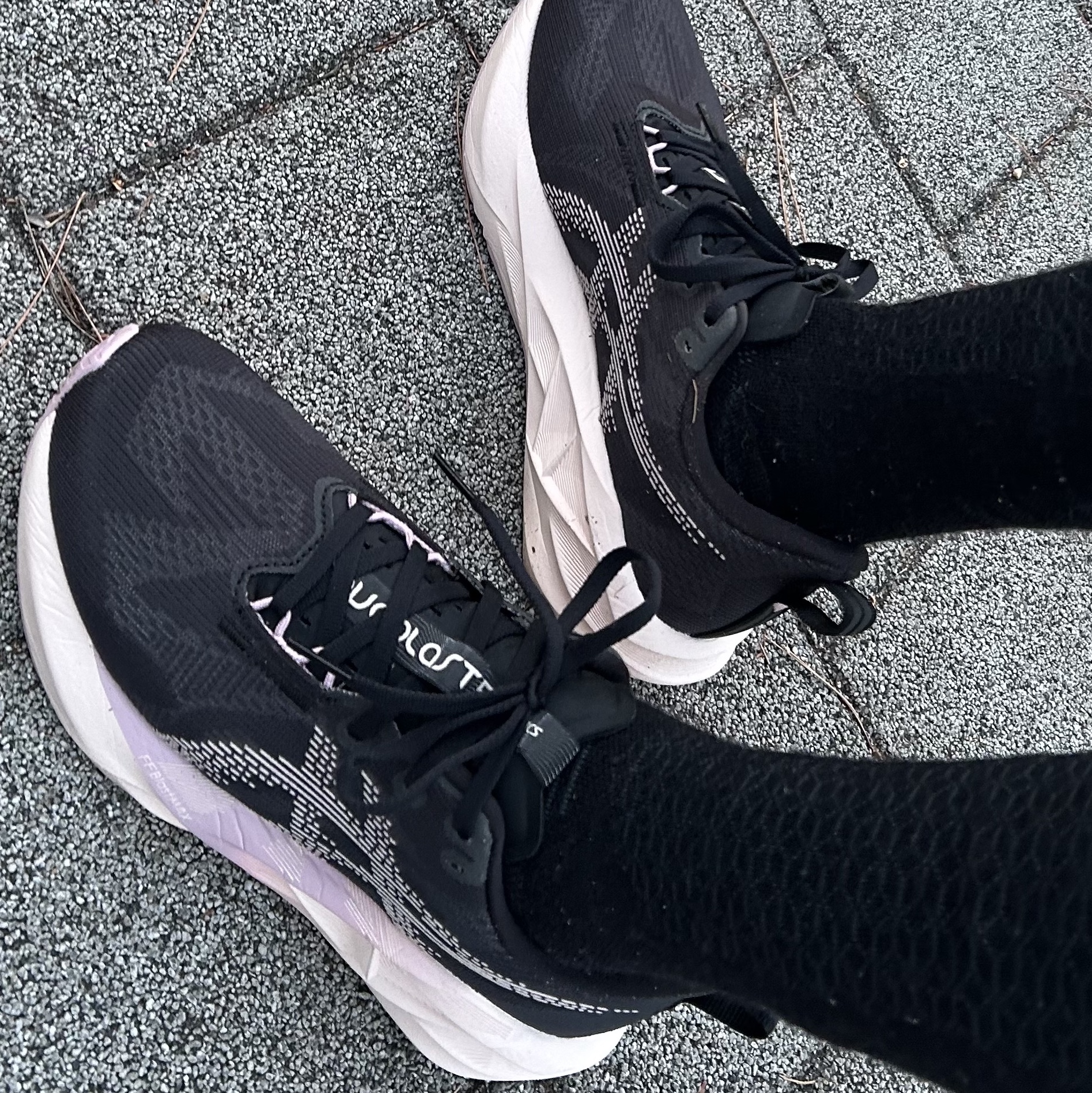 (W) Asics Novablast 5 Black Pearl Pink 착용 스타일