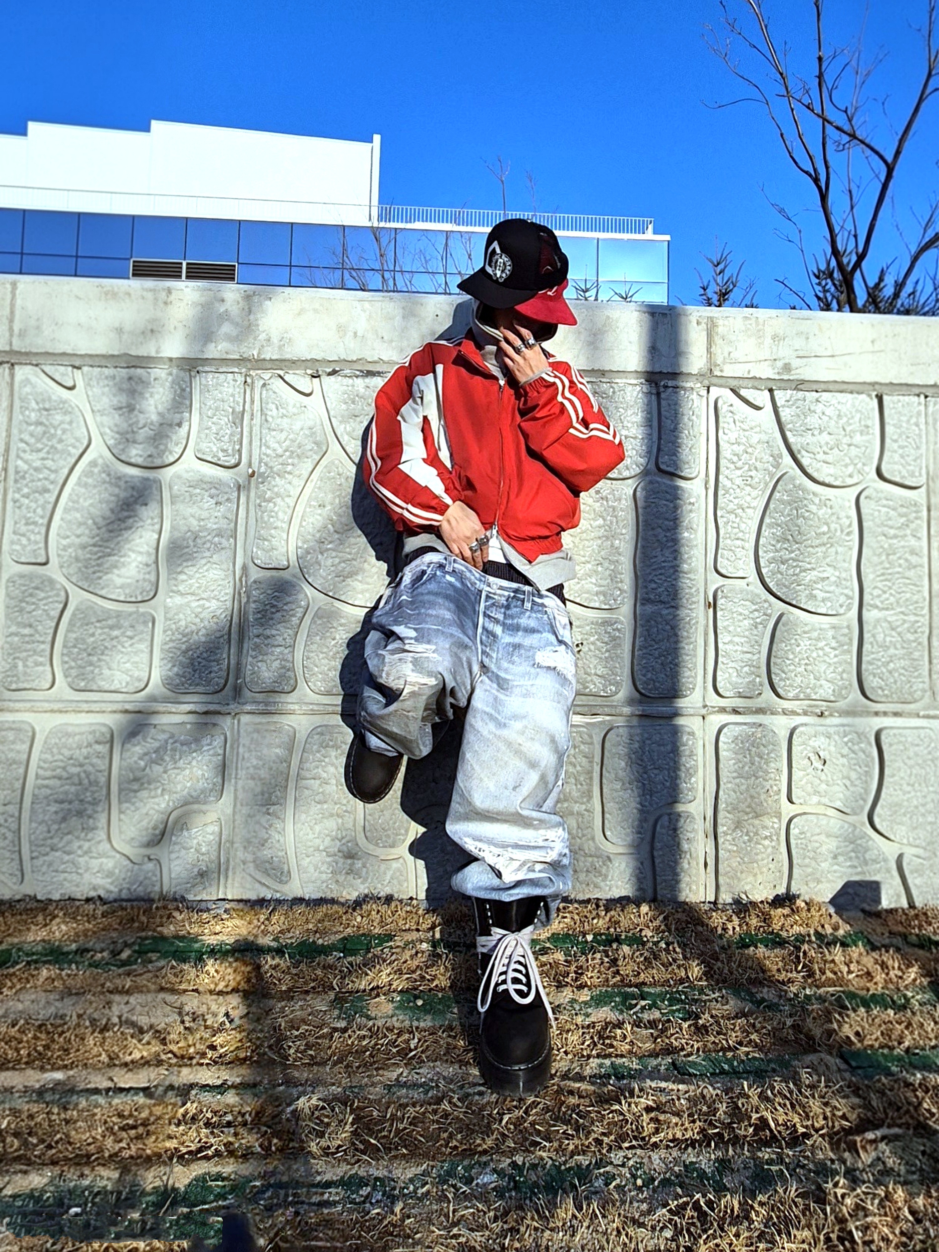 Hommless Corduroy H Logo 5 Panel Hat Red, Dr. Martens x Rick Owens Quad Sole Steel Toe Boots Black 착용 스타일