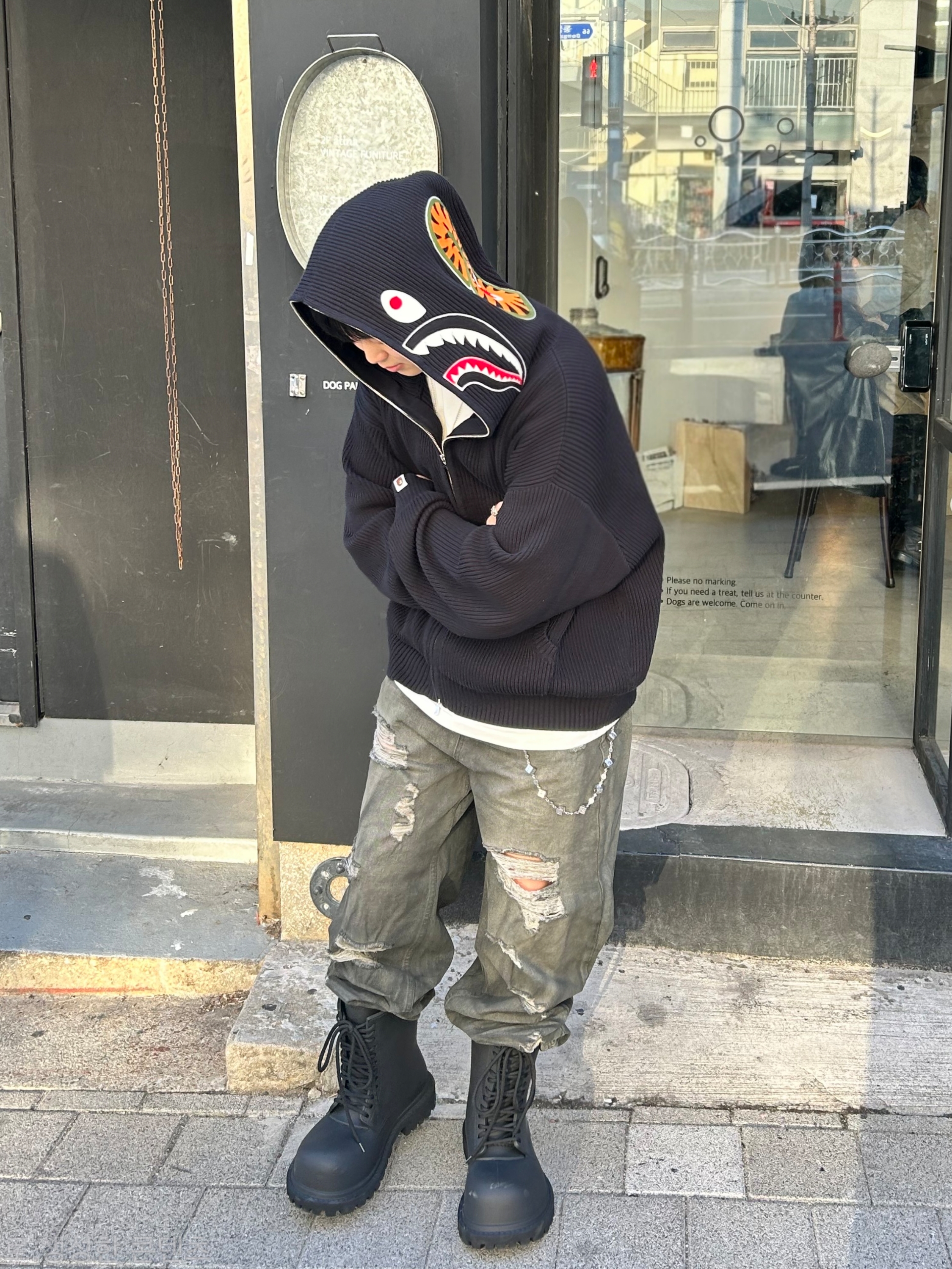 Balenciaga XL Army Boots Full Eva Black, BAPE Shark Full Zip Knit Hoodie Black 착용 스타일