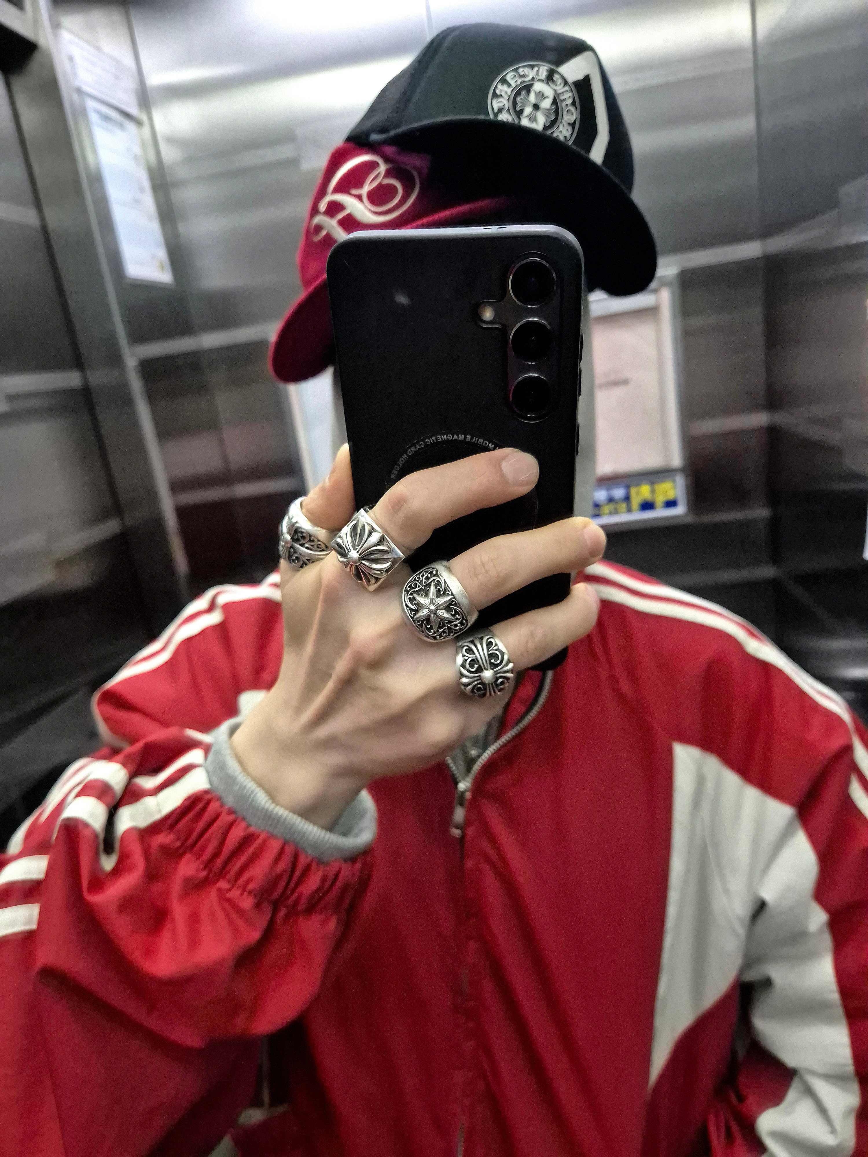 Hommless Corduroy H Logo 5 Panel Hat Red, ROARINGRAD 26 Crop Track Jacket Red 착용 스타일