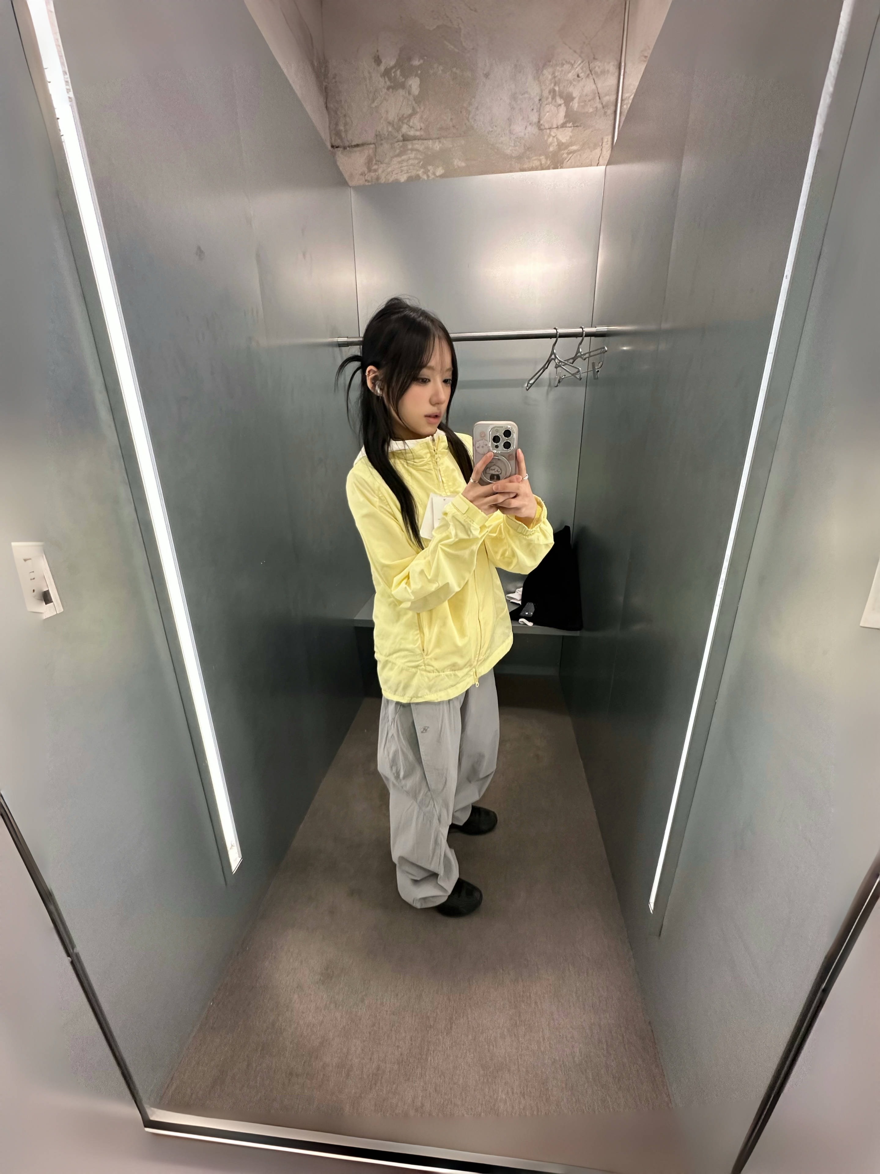 Sansan Gear Docking Jacket Lemon_26SS, (W) Nike Shox R4 Black 착용 스타일 - 3