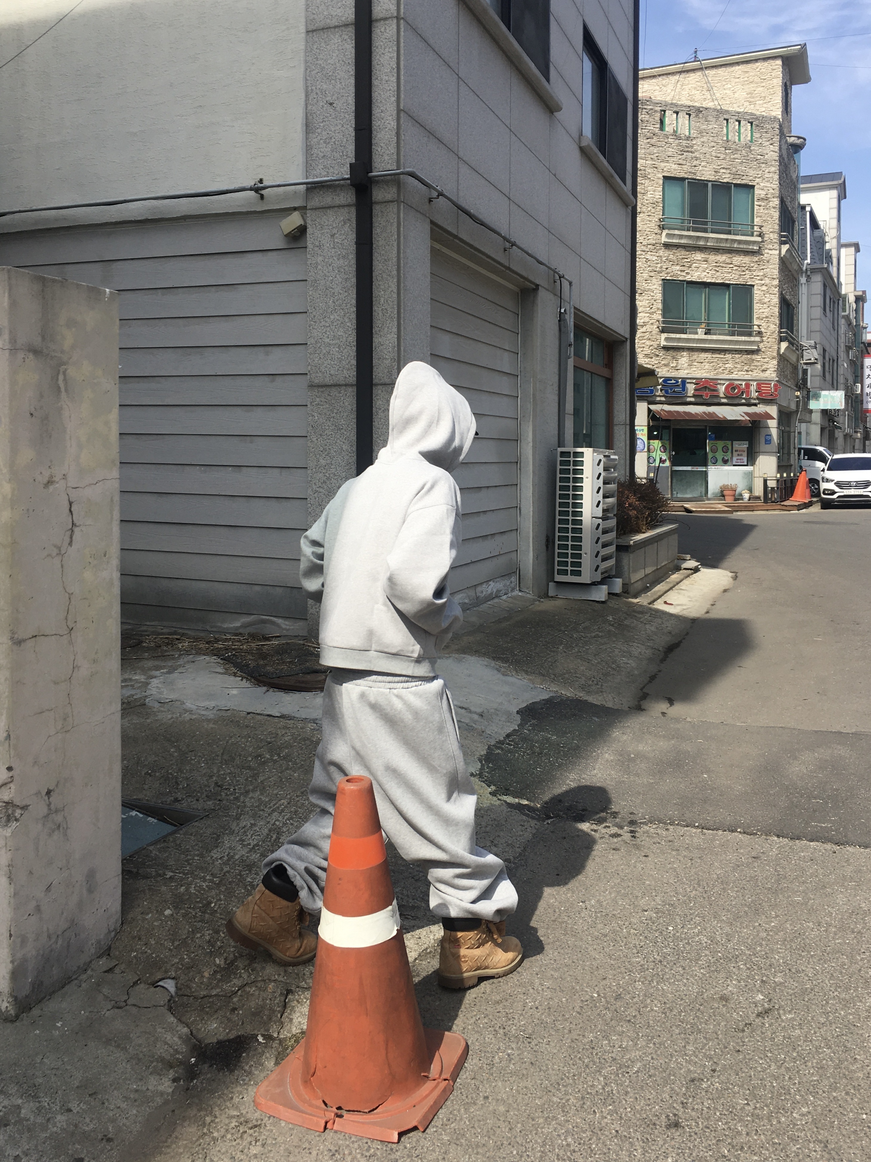 Nonnod Scuba Zip Hoodie Grey, Nonnod Scuba Zip Hoodie Grey 착용 스타일 - 3