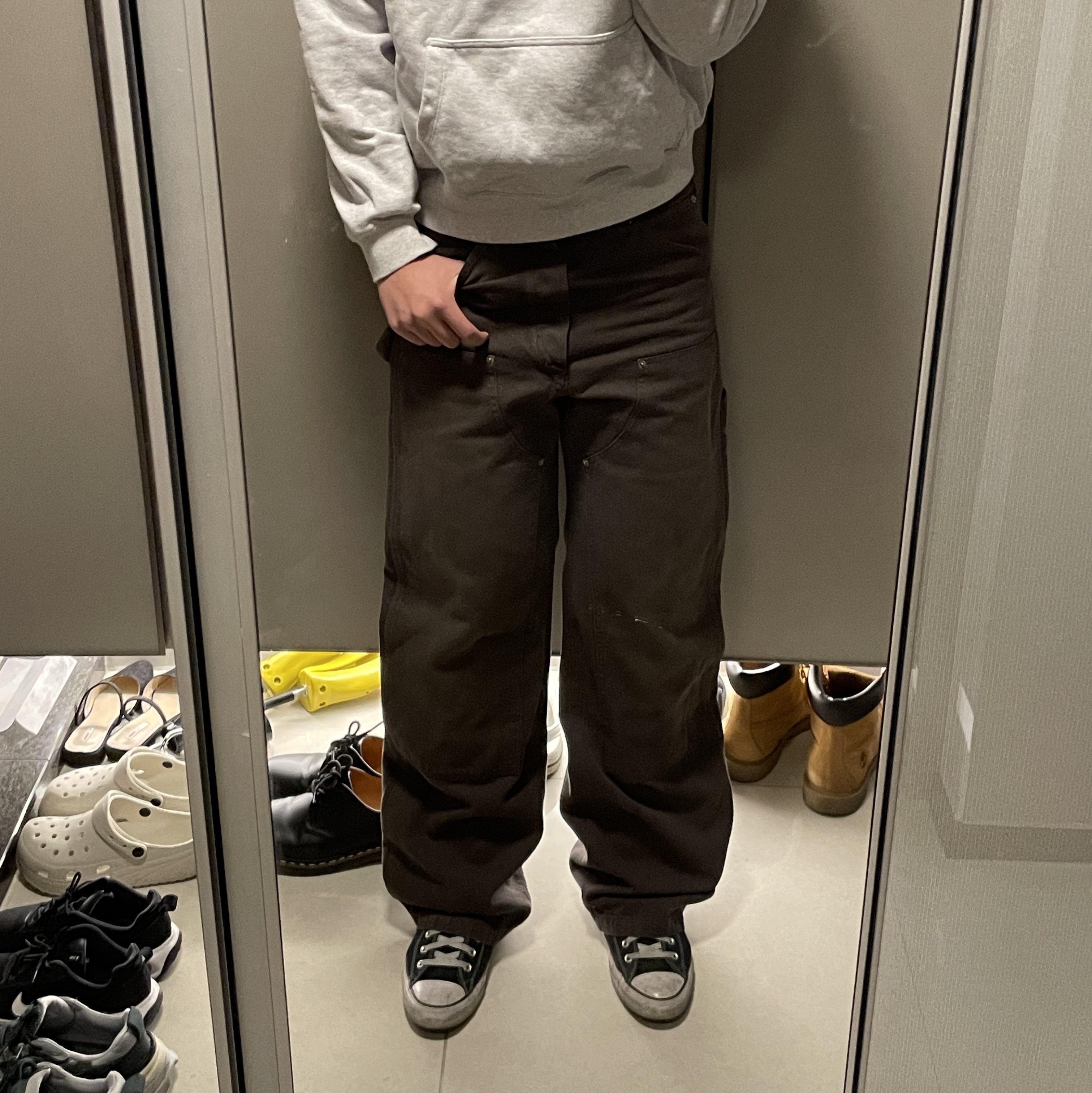 Farfromwhat Far Aged Brown Carpenter Pants 착용 스타일 - 4