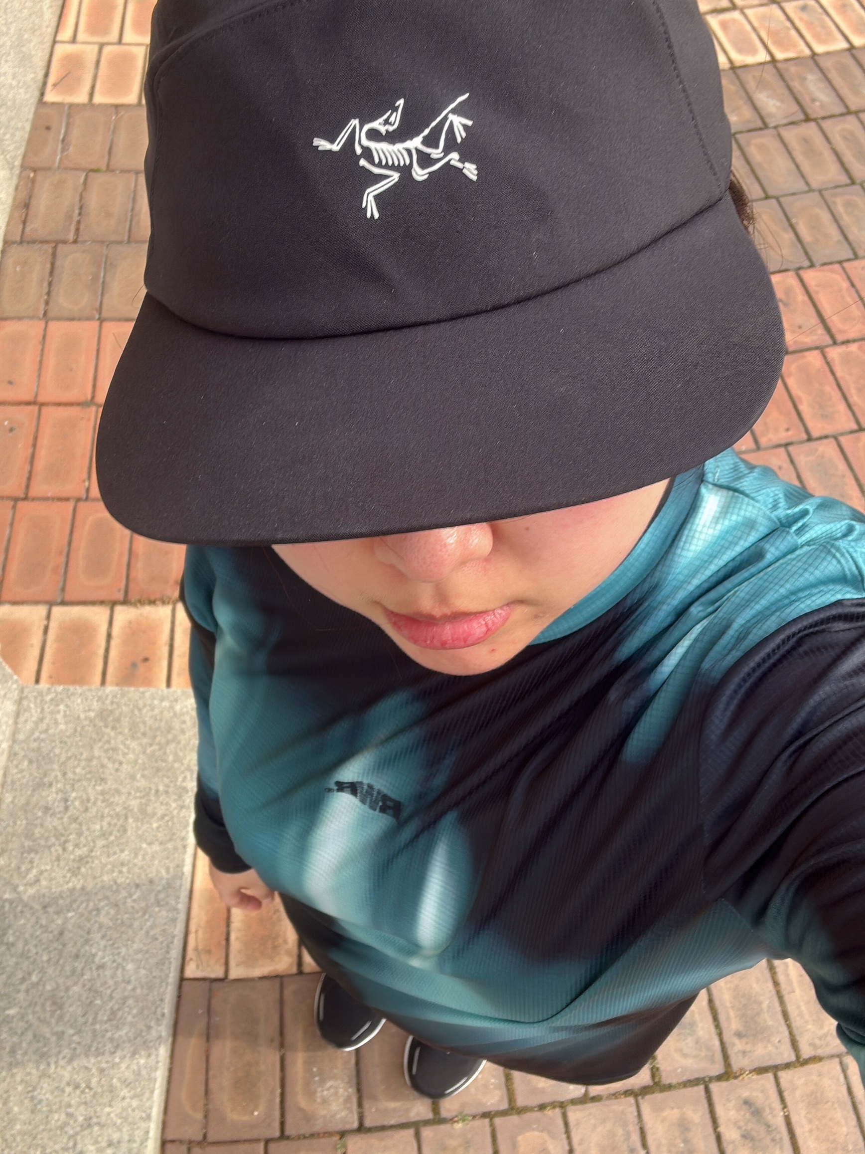 [KREAM 단독] runwhither Race Long Sleeve Black, Arc'teryx Gamma 5 Panel Cap Black Arctic Silk 착용 스타일
