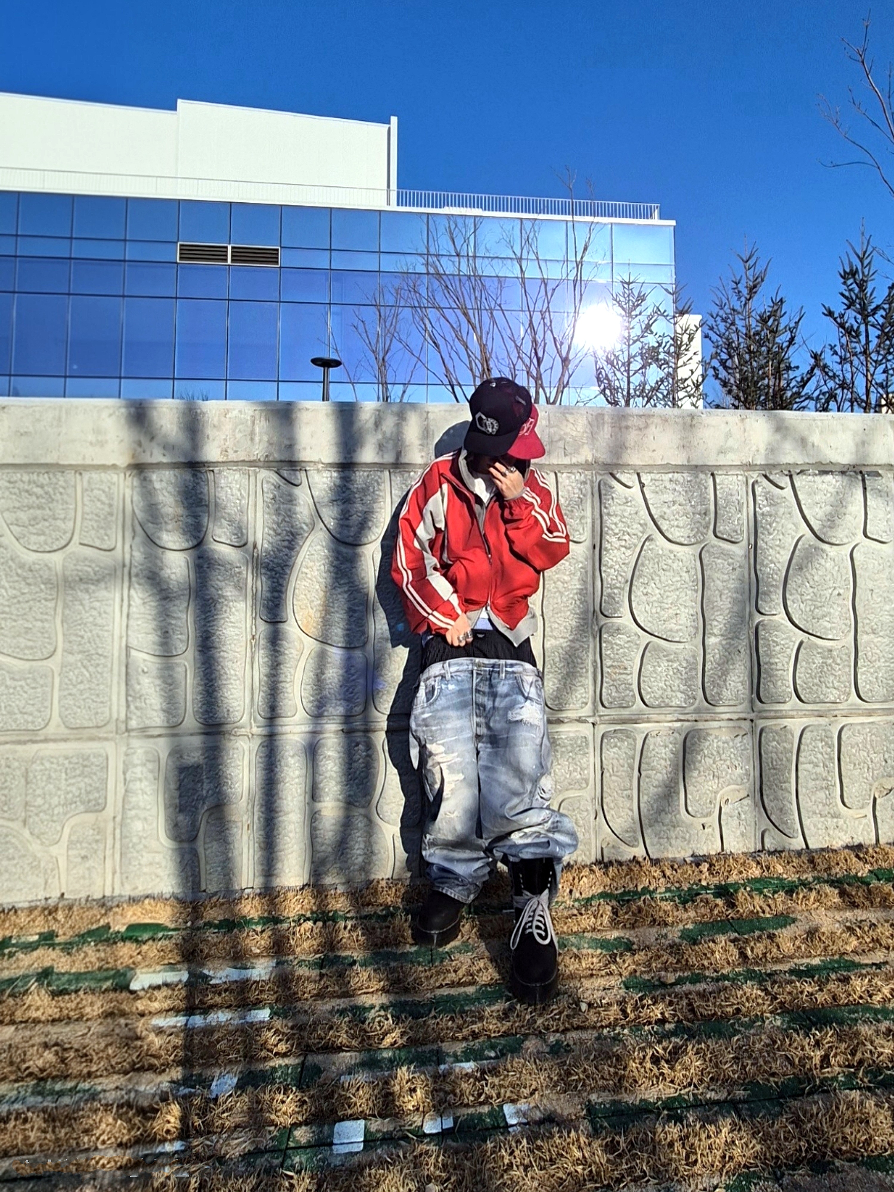 Hommless Corduroy H Logo 5 Panel Hat Red, Dr. Martens x Rick Owens Quad Sole Steel Toe Boots Black 착용 스타일