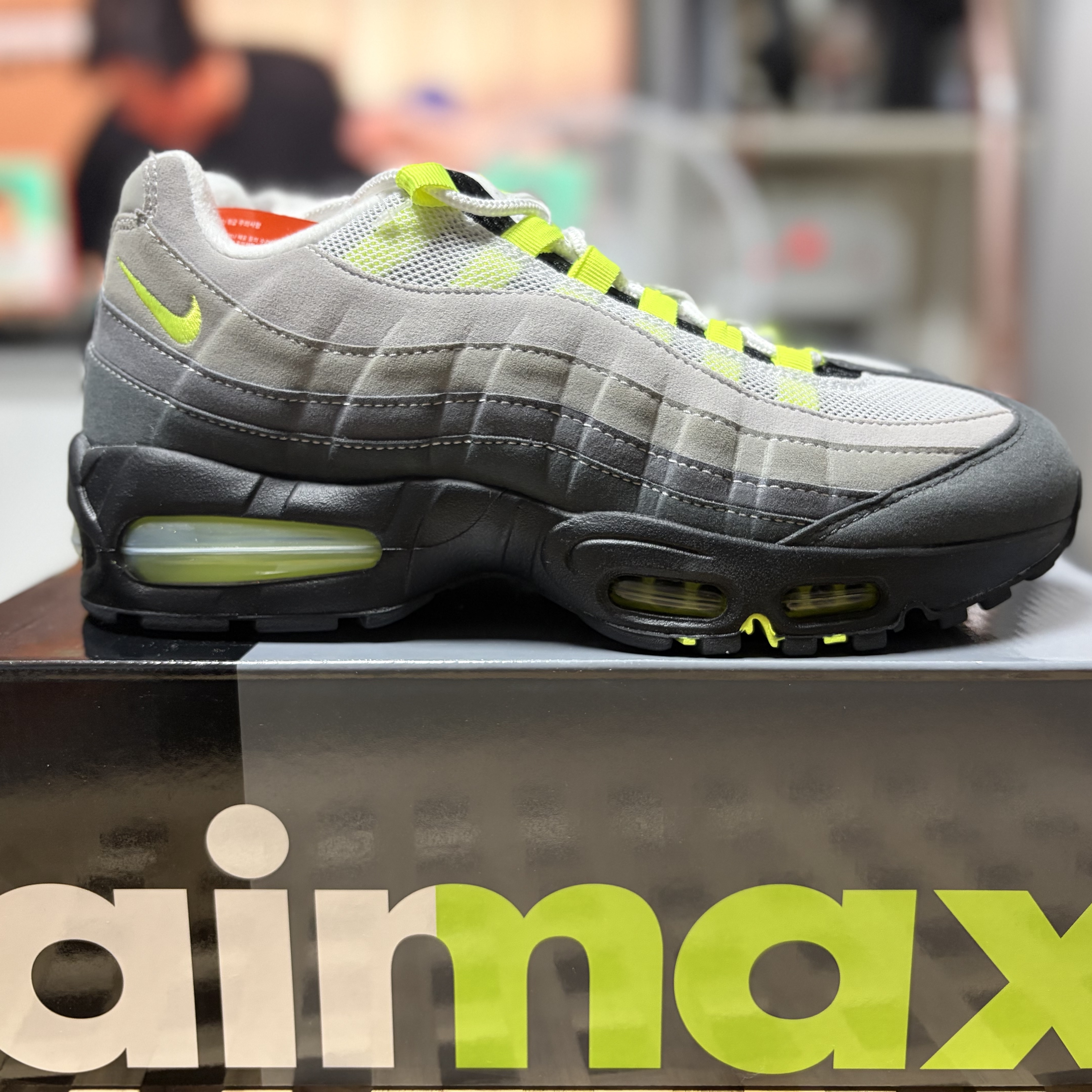 Nike Air Max 95 OG Neon 착용 스타일 - 3