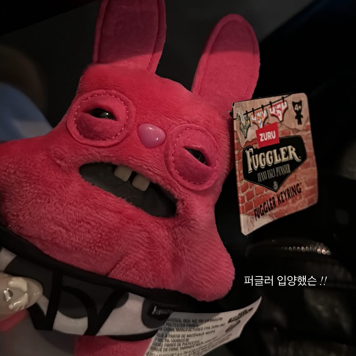 Fuggler Rabid Rabbit Pink Keyring 착용 스타일