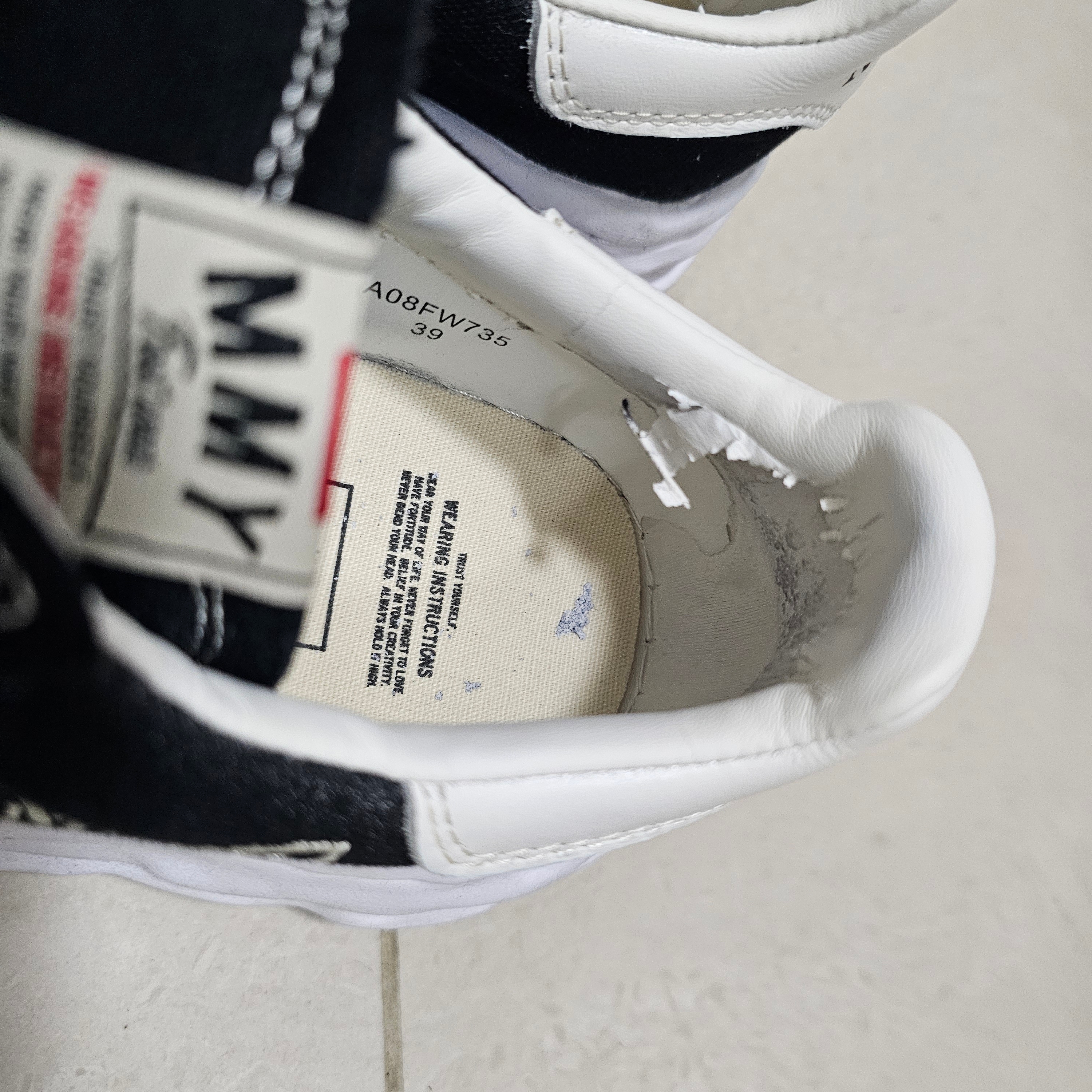 Maison Mihara Yasuhiro Blakey OG Sole Canvas Low-top Sneakers Black White 착용 스타일 - 1