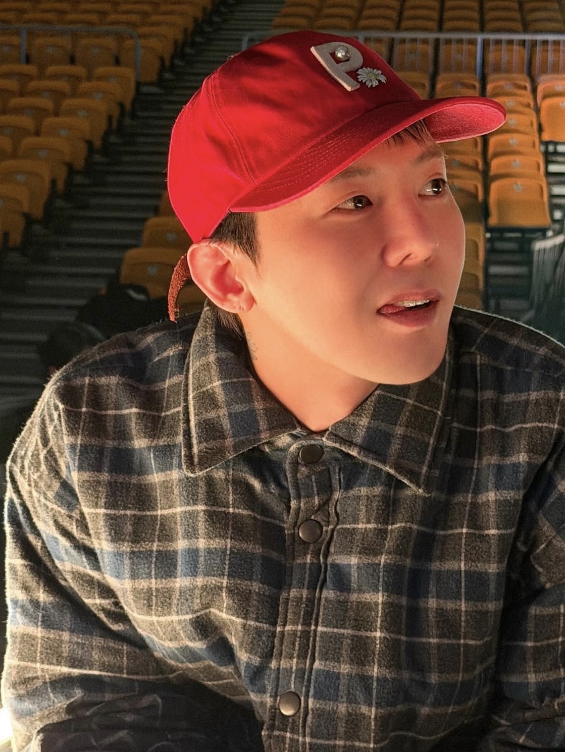 Peaceminusone PMO Ball Cap #1 Red, Maison Mihara Yasuhiro Parker OG Sole Leather Low-top Sneakers White 착용 스타일 - 3