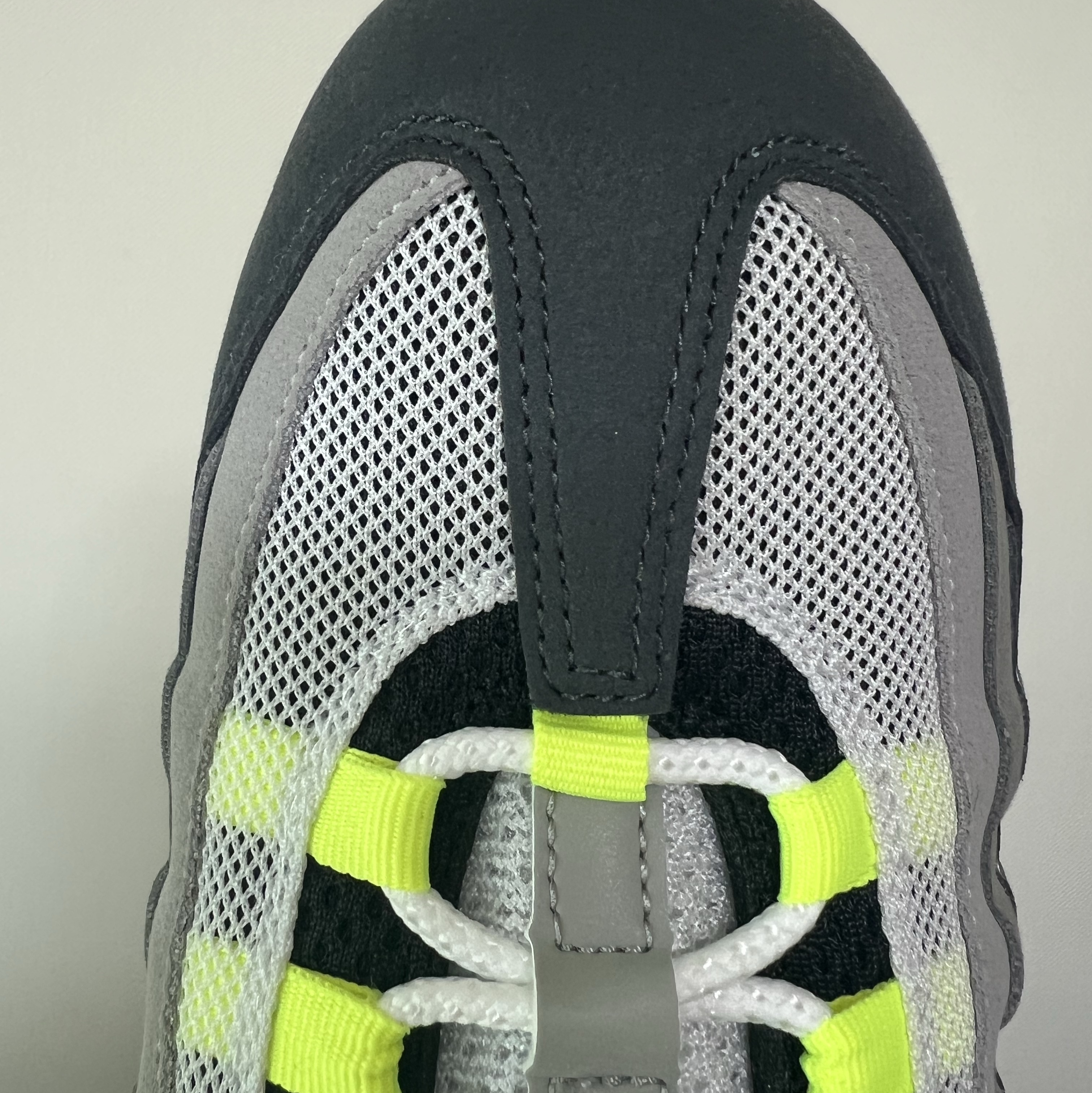 Nike Air Max 95 OG Neon 착용 스타일 - 4