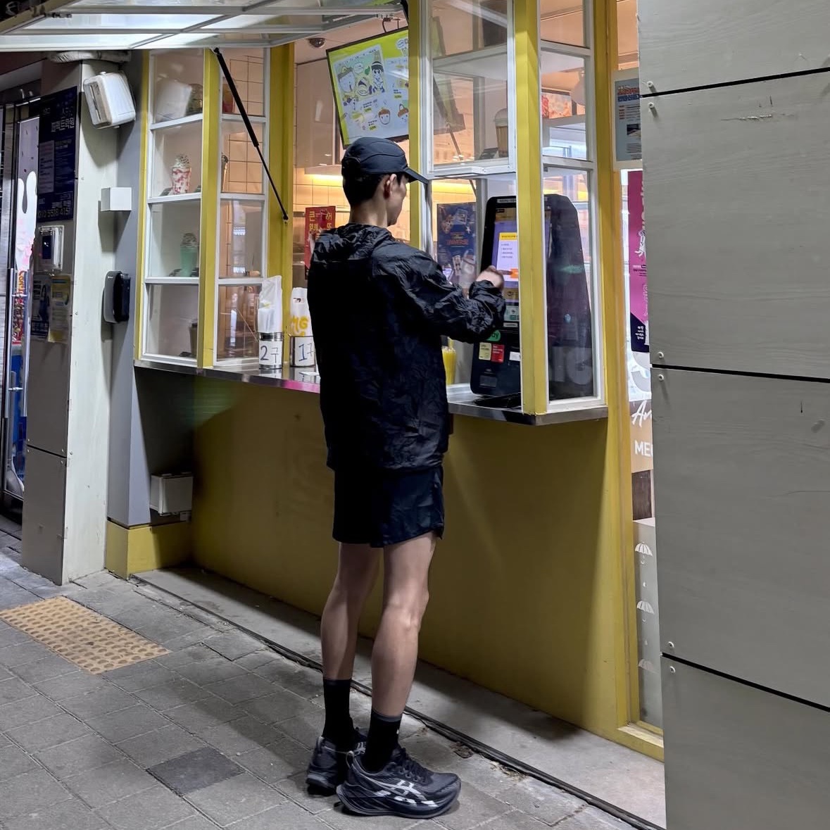 Asics Superblast 2 Black White, Nike x Drake Nocta Club Cap Black 착용 스타일