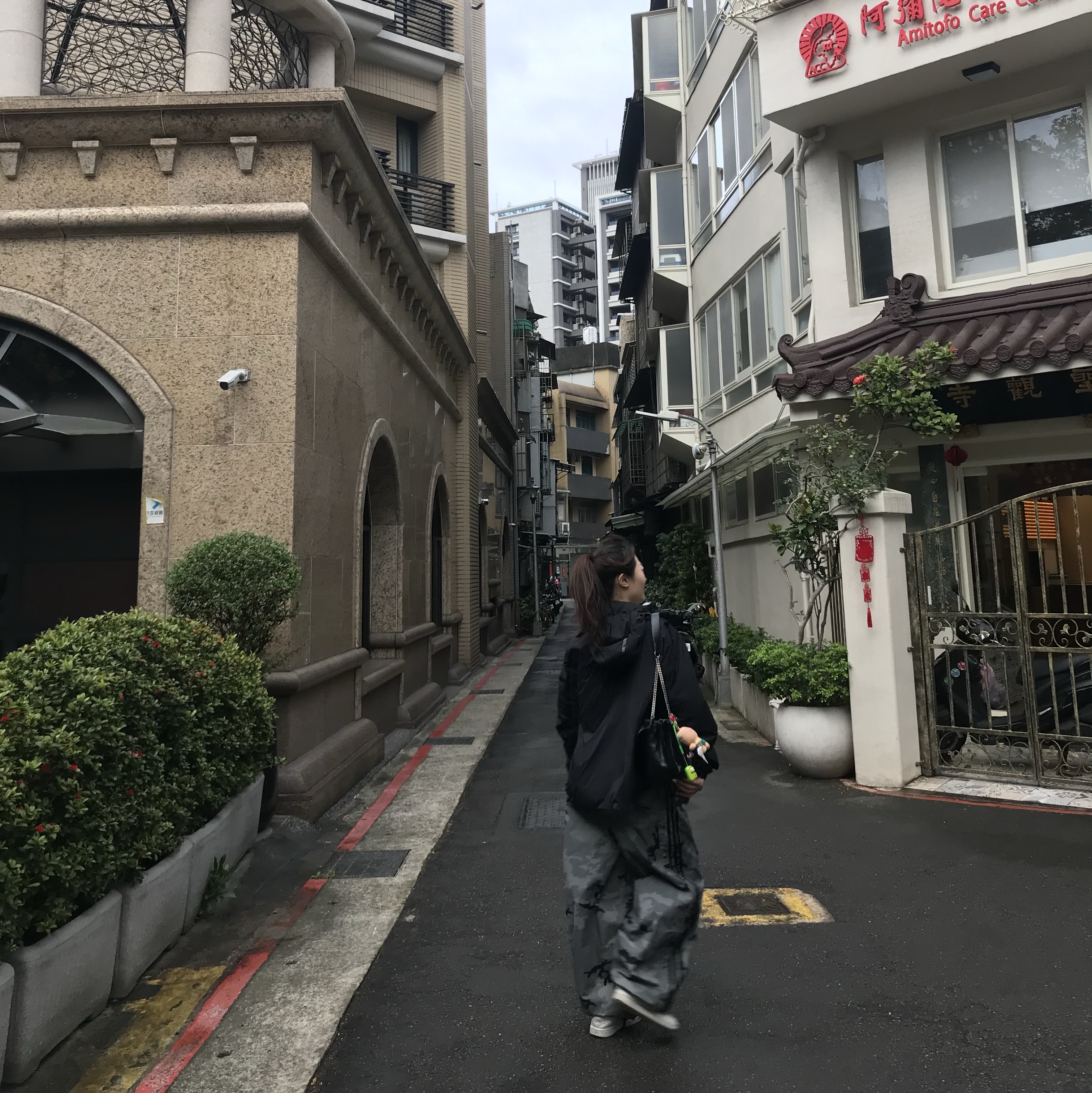 Adidas x Thug Club Track Pant Black Cream White - KR Sizing, Arc'teryx Atom Hoody Black 착용 스타일 - 4