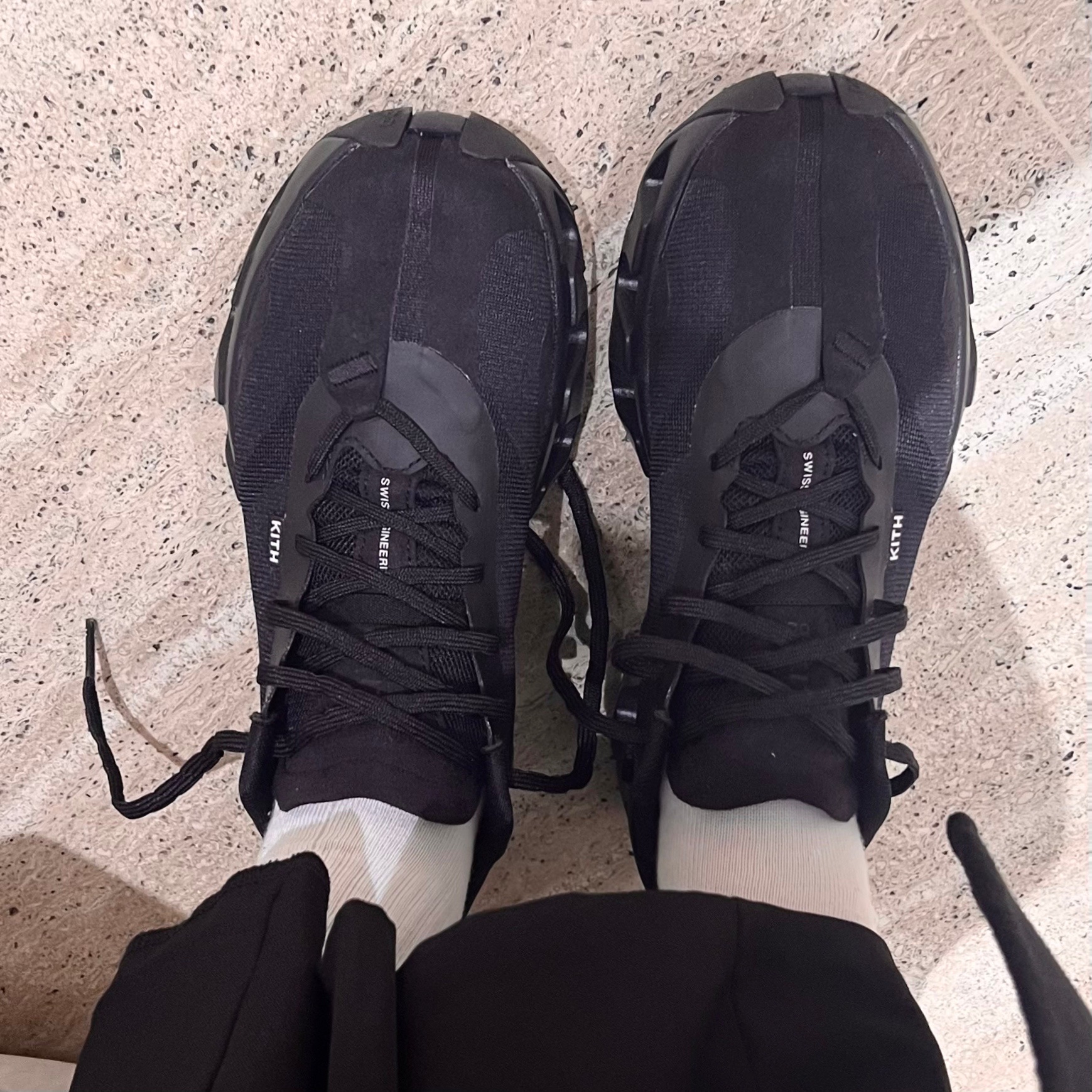 (W) On Running x Kith K-Tech 1 Black, On Running x Kith K-Tech 2 White Real Teal 착용 스타일 - 1