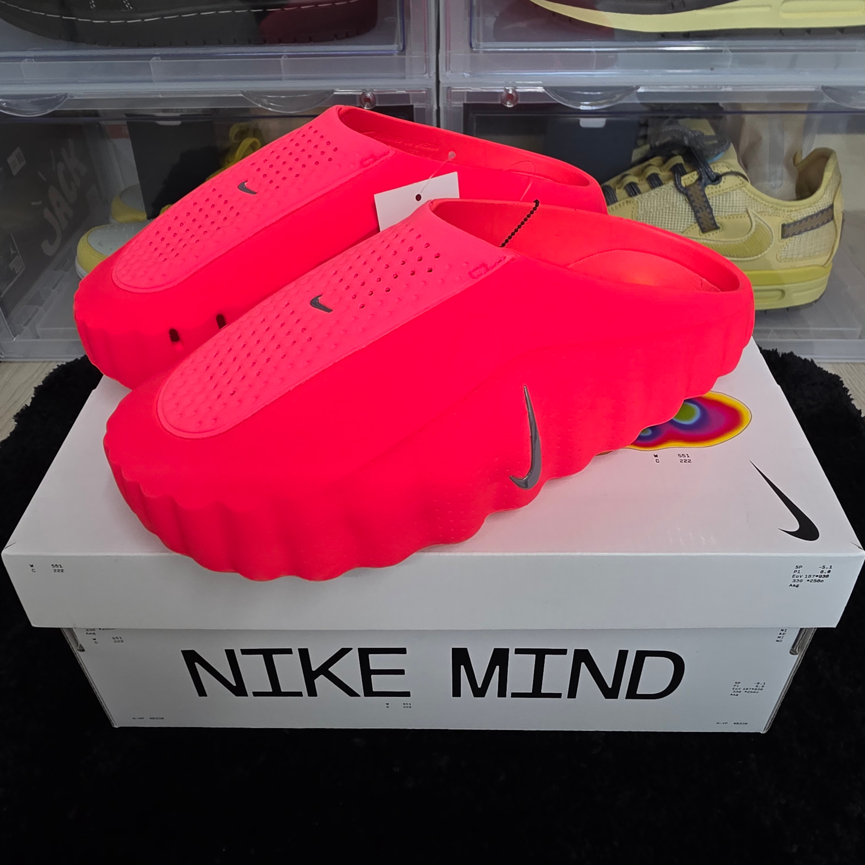 Nike Mind 001 Solar Red Chrome 착용 스타일