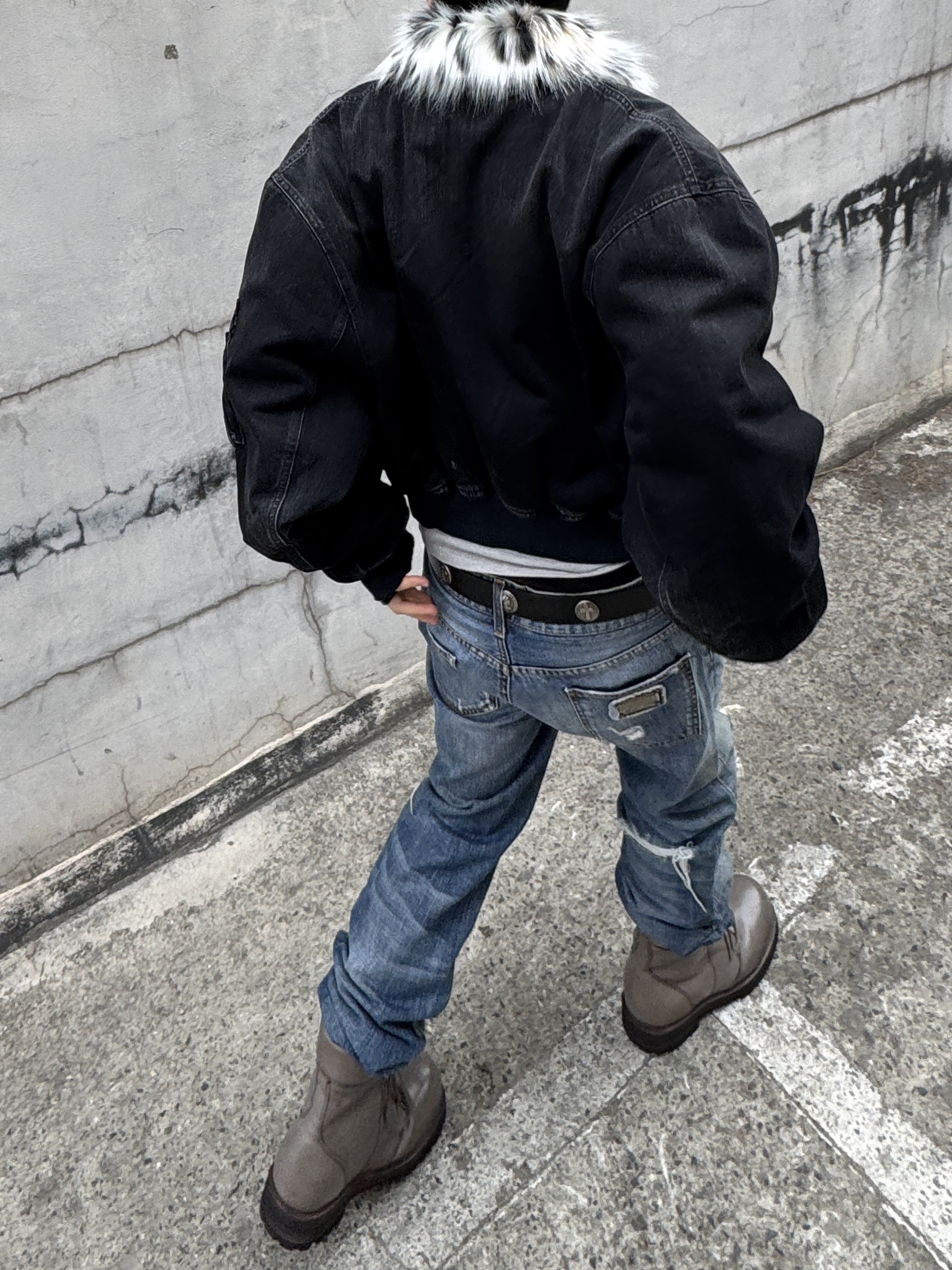 Protocol Index Fur Collar Layered Polo Shirts Melange Grey, Protocol Index Concho Belt Black 착용 스타일 - 2