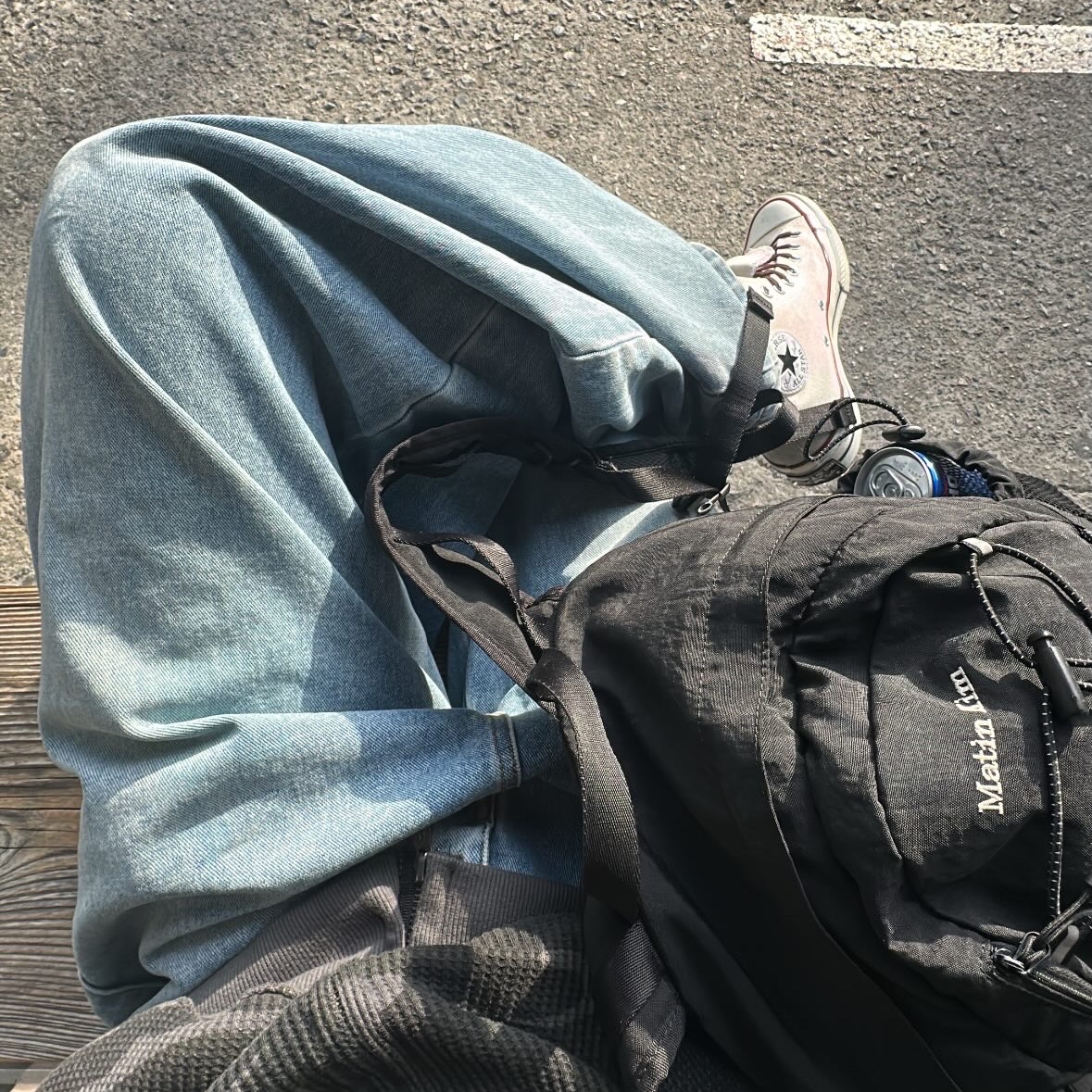 (W) Nike Shox R4 Black, Matin Kim String Utility Backpack Black 착용 스타일 - 3